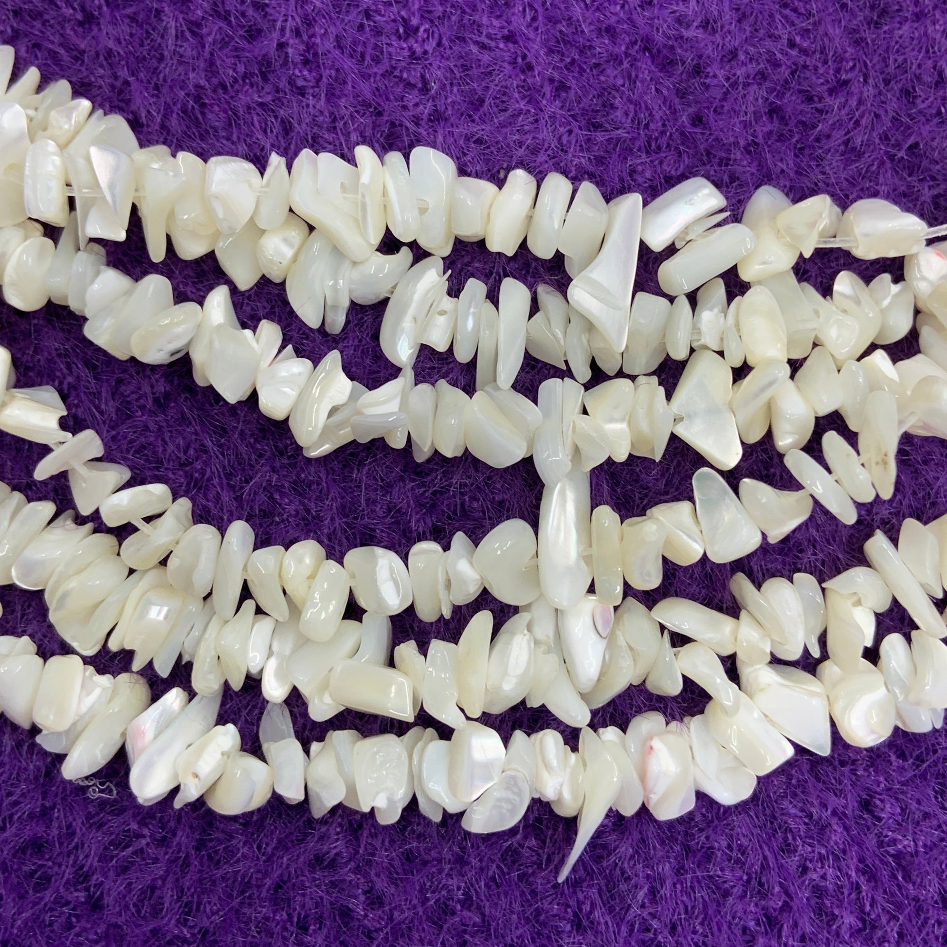 Mother of pearl shell chip beads