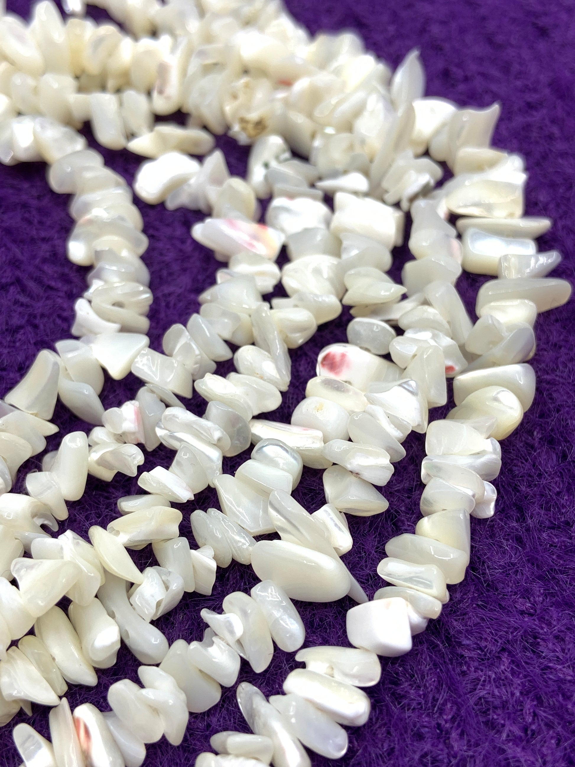 Mother of pearl shell chip beads