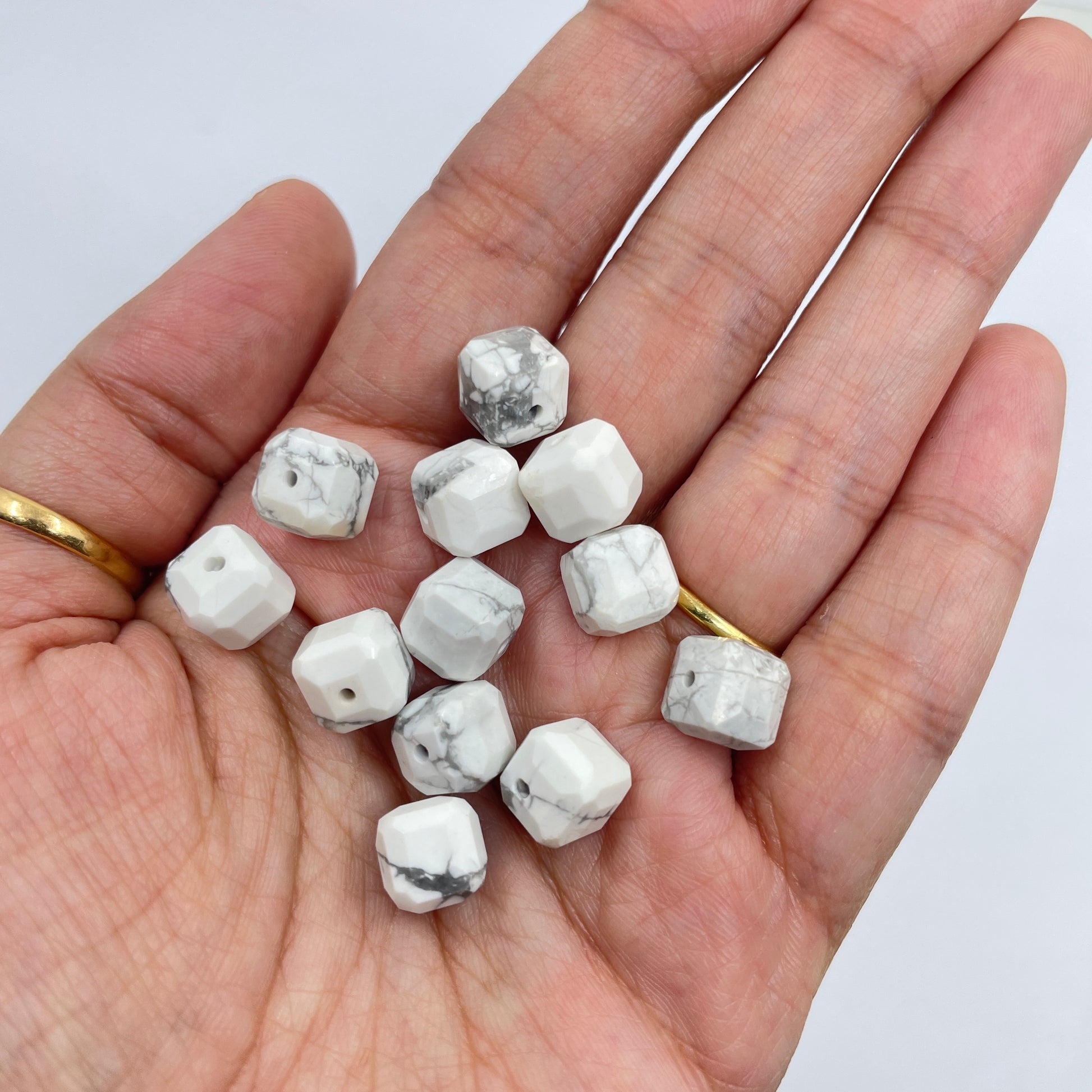 8mm cube faceted howlite
