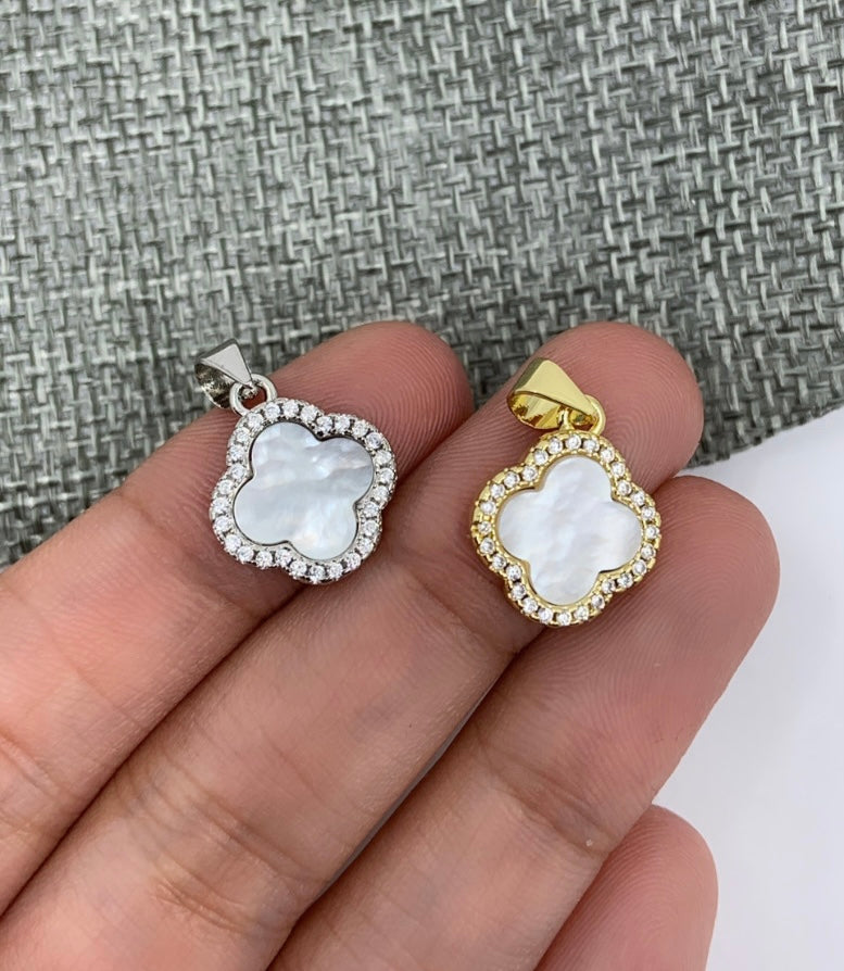 Mother of pearl clover pendant