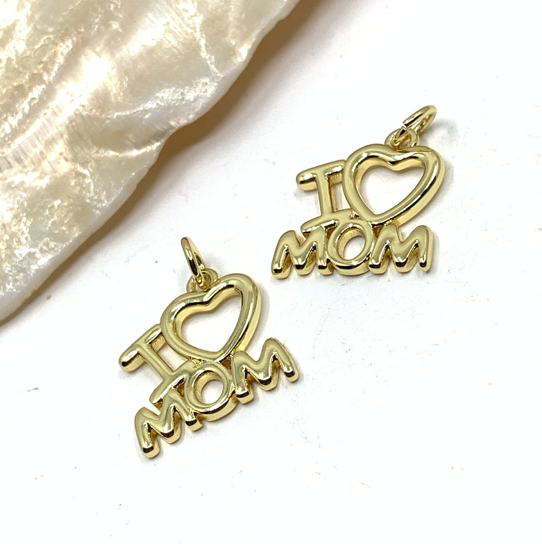 I love mom pendant