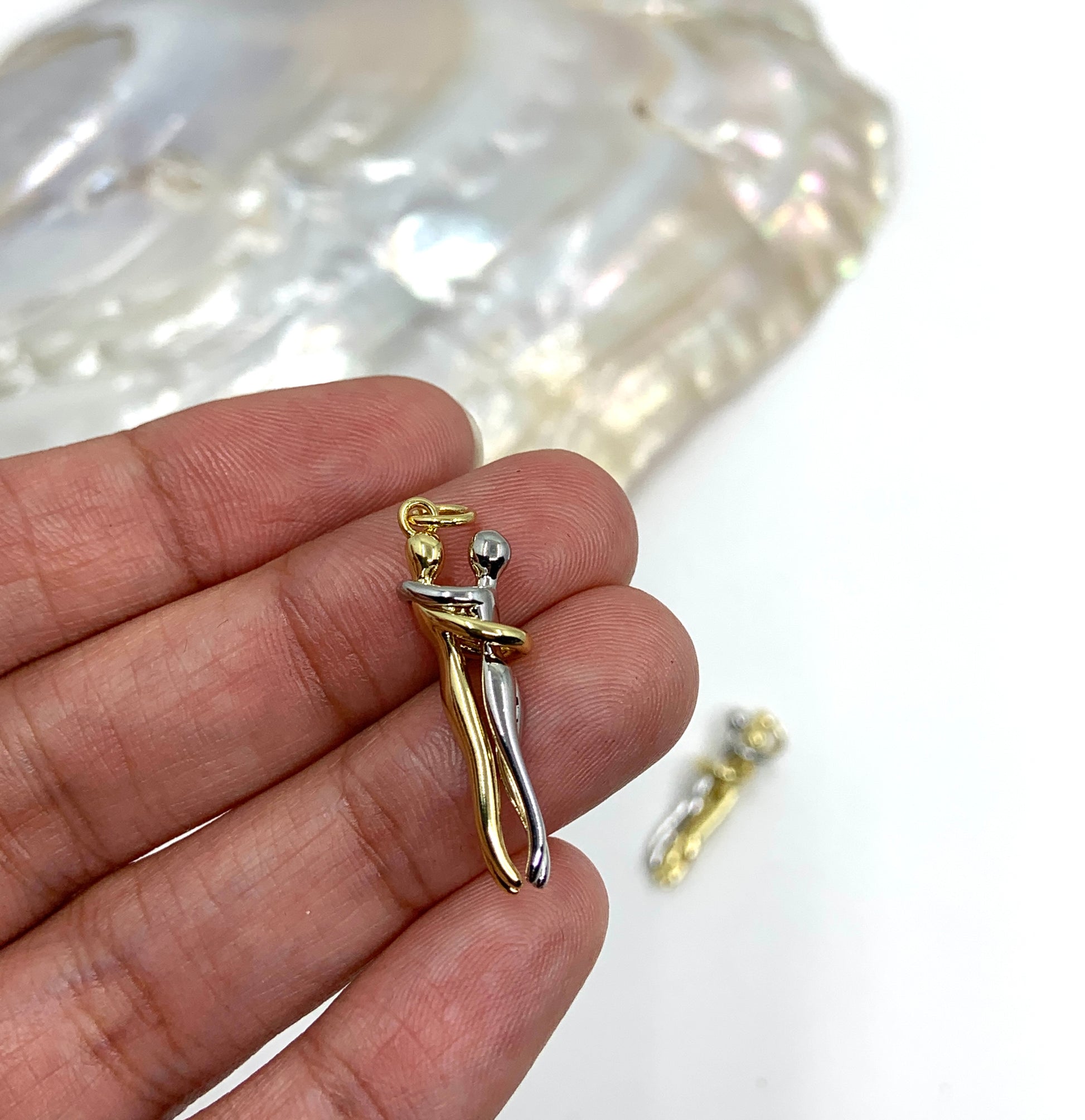Embrace pendant