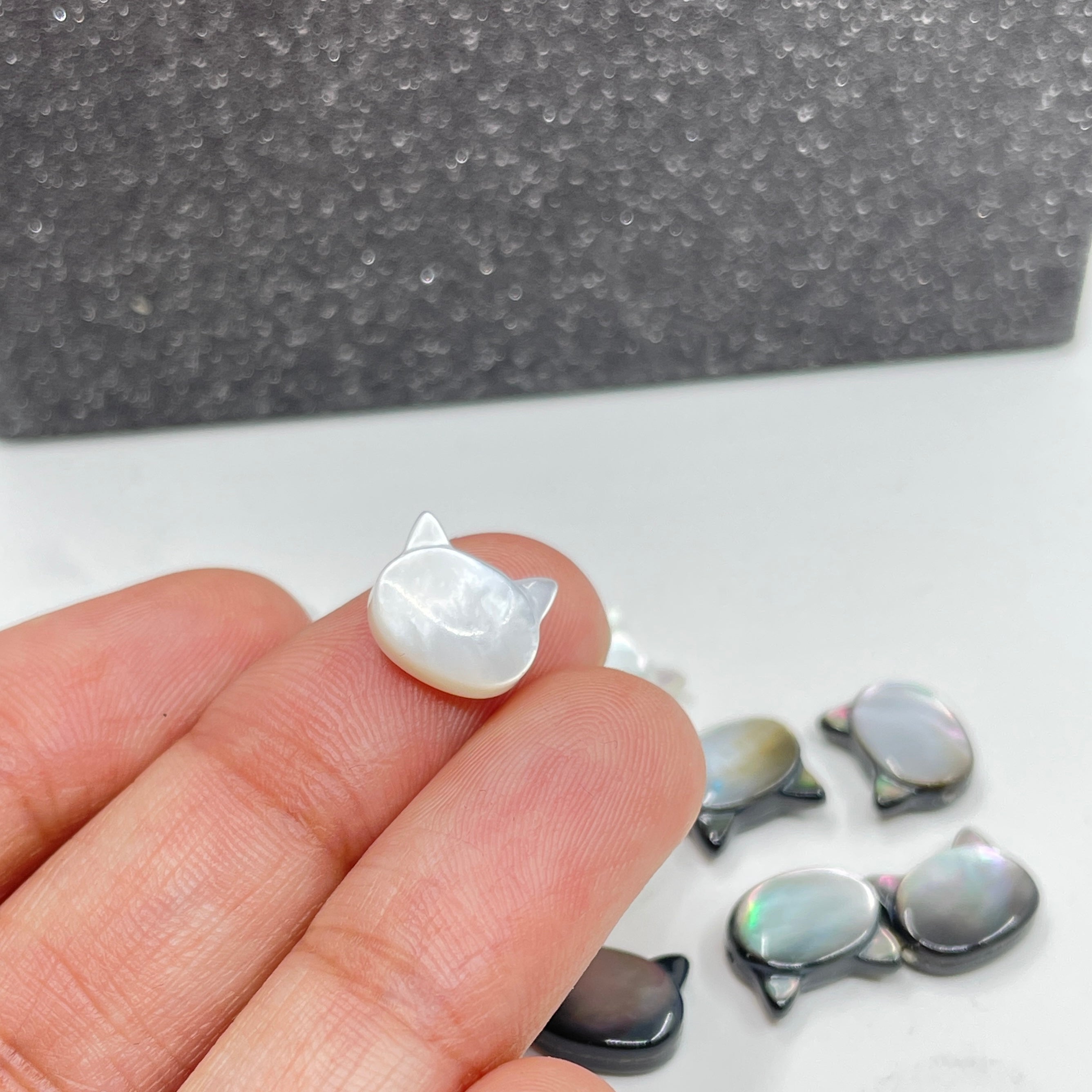 Mother of Pearl Cat Face Bead 2 Pcs