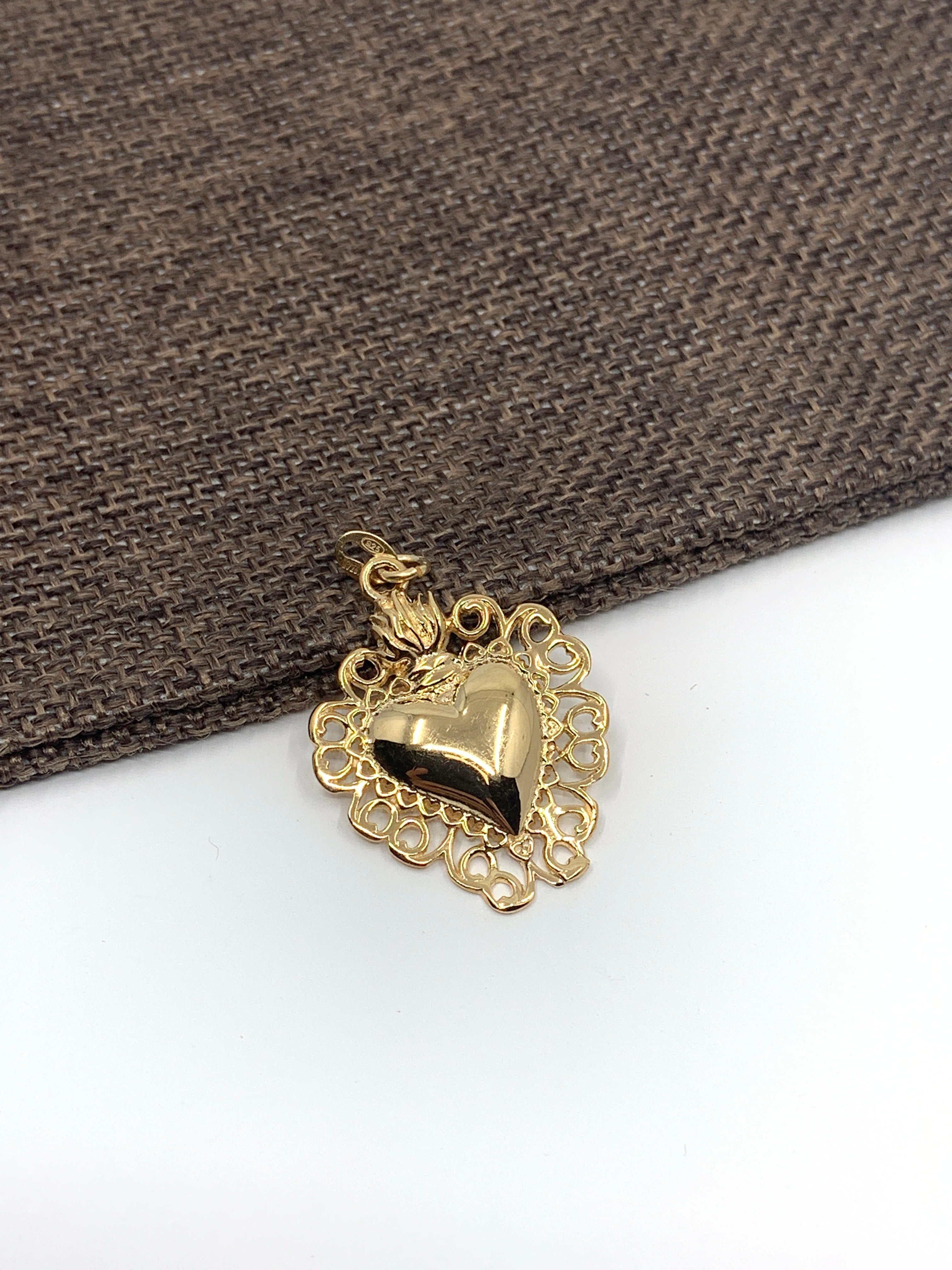 Gold Ex-voto heart pendant 