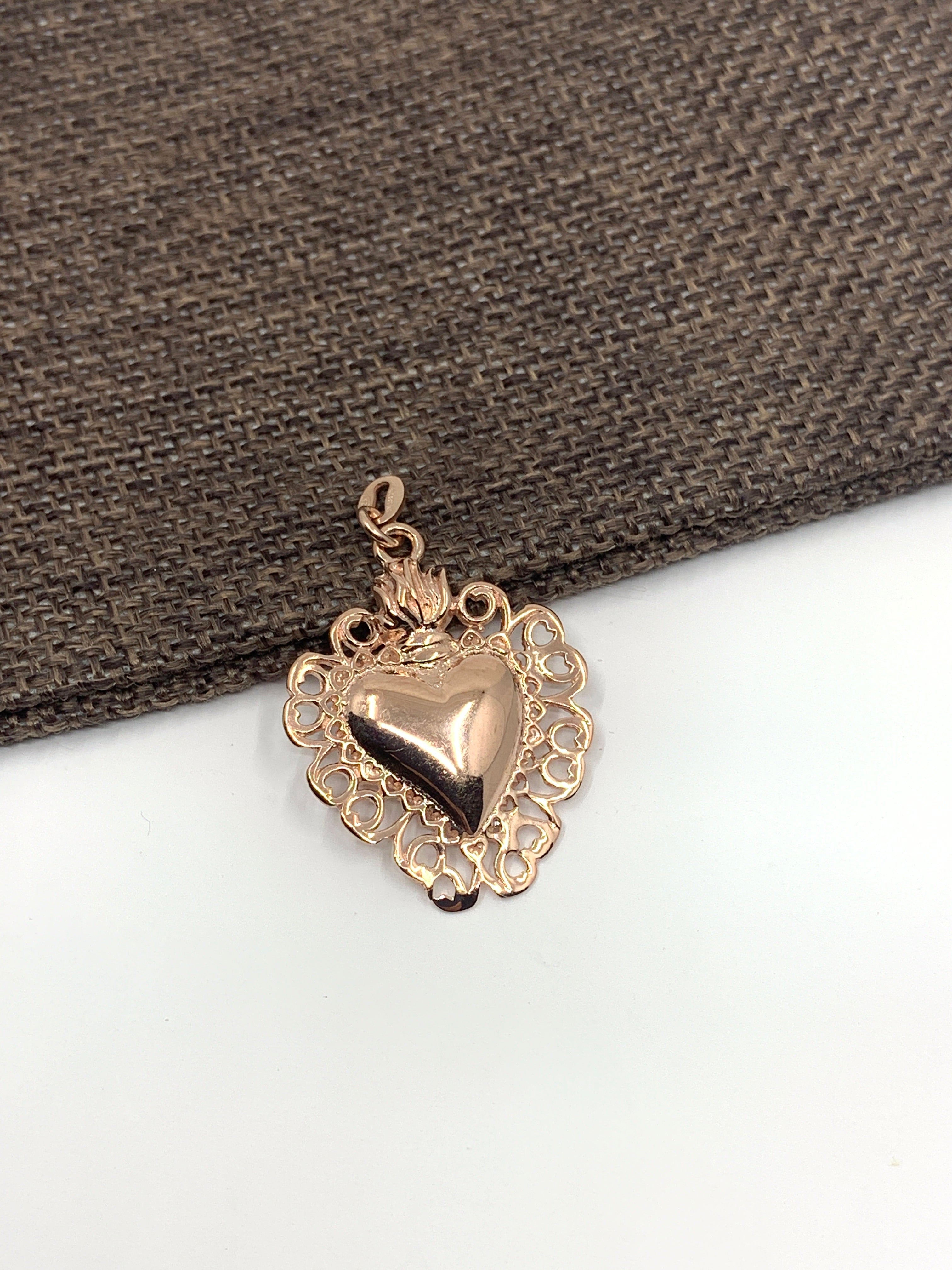 Rose gold ex-voto heart pendant