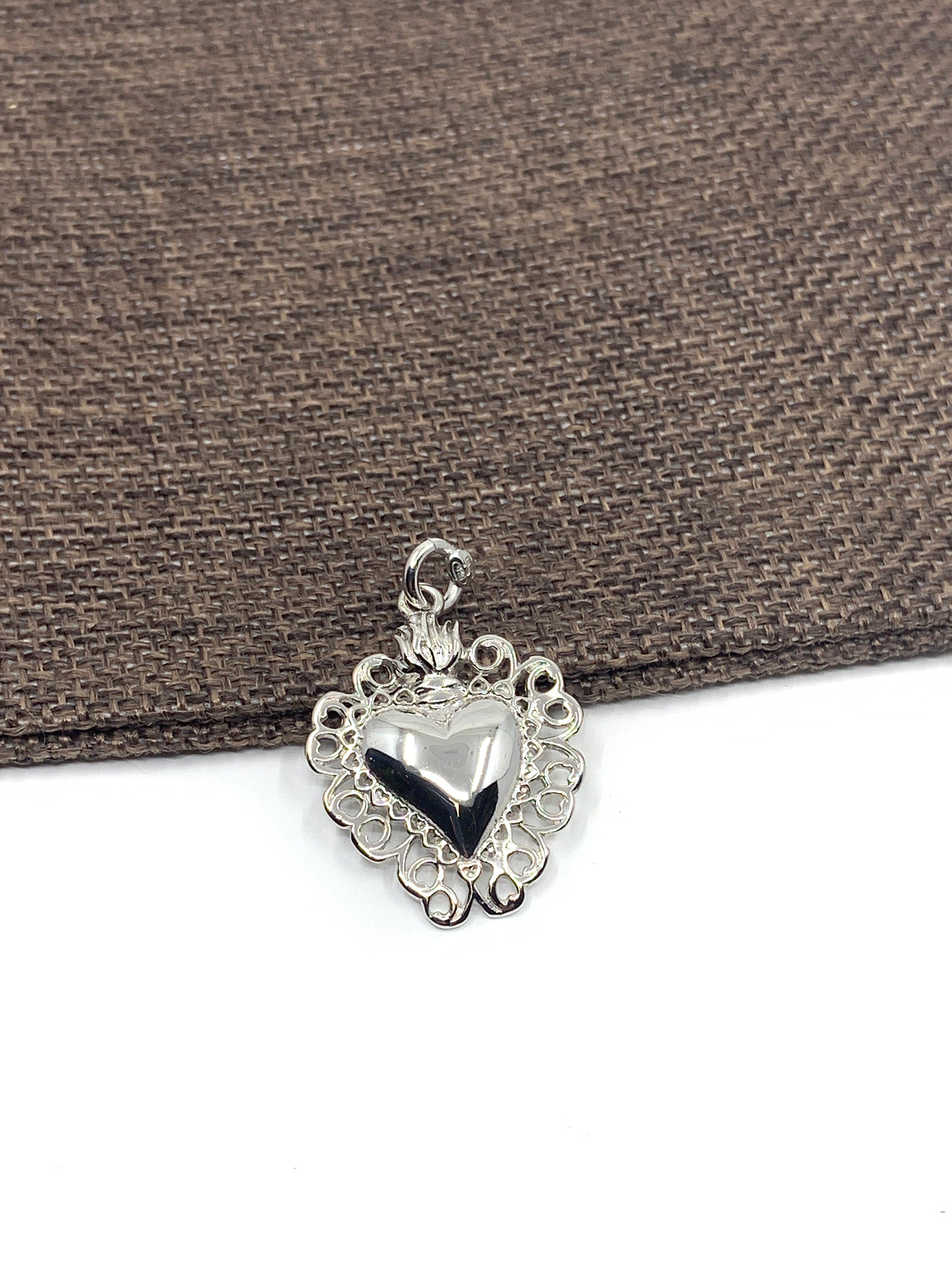 Silver ex-voto heart pendant 