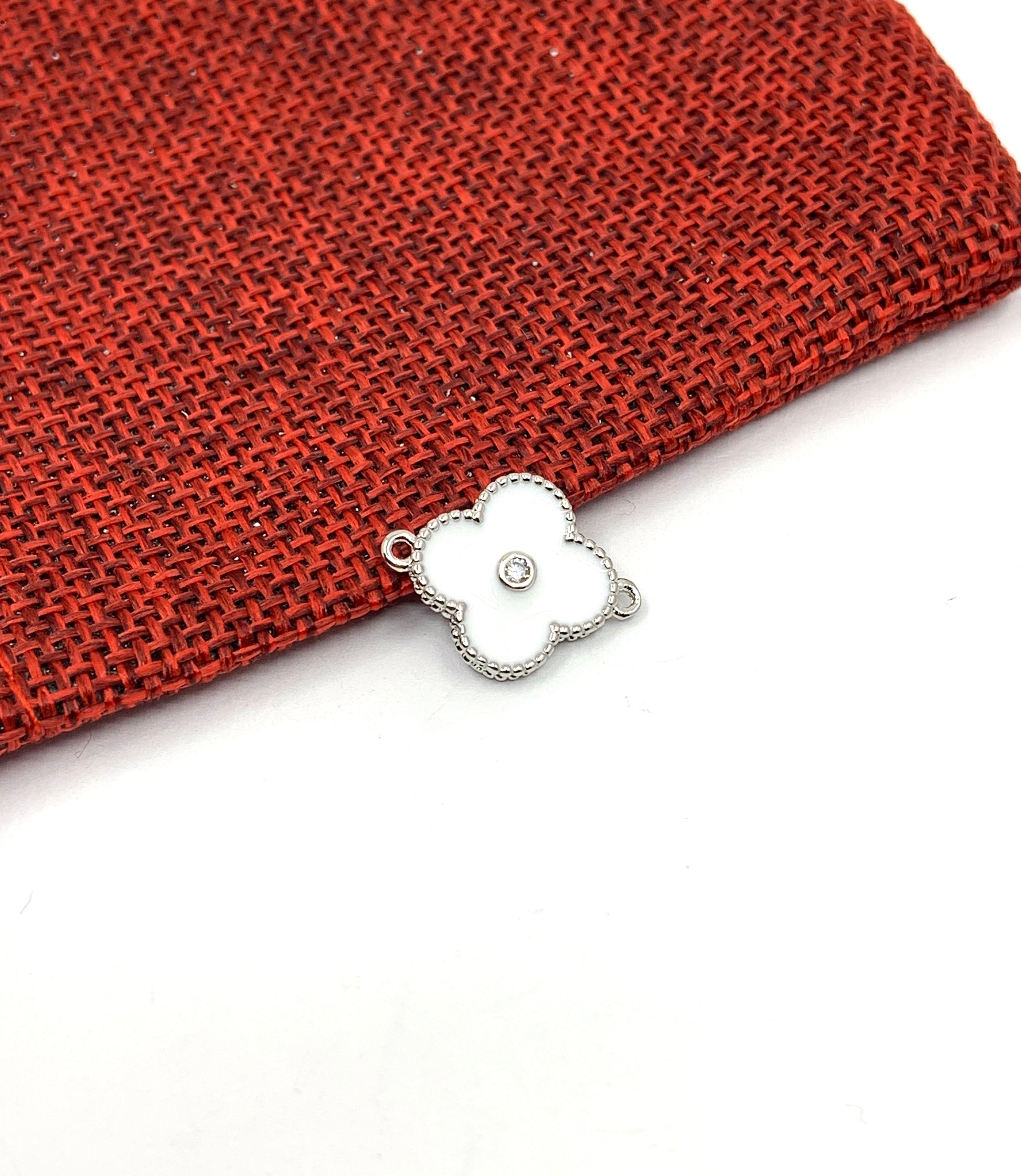 White clover leaf connector 