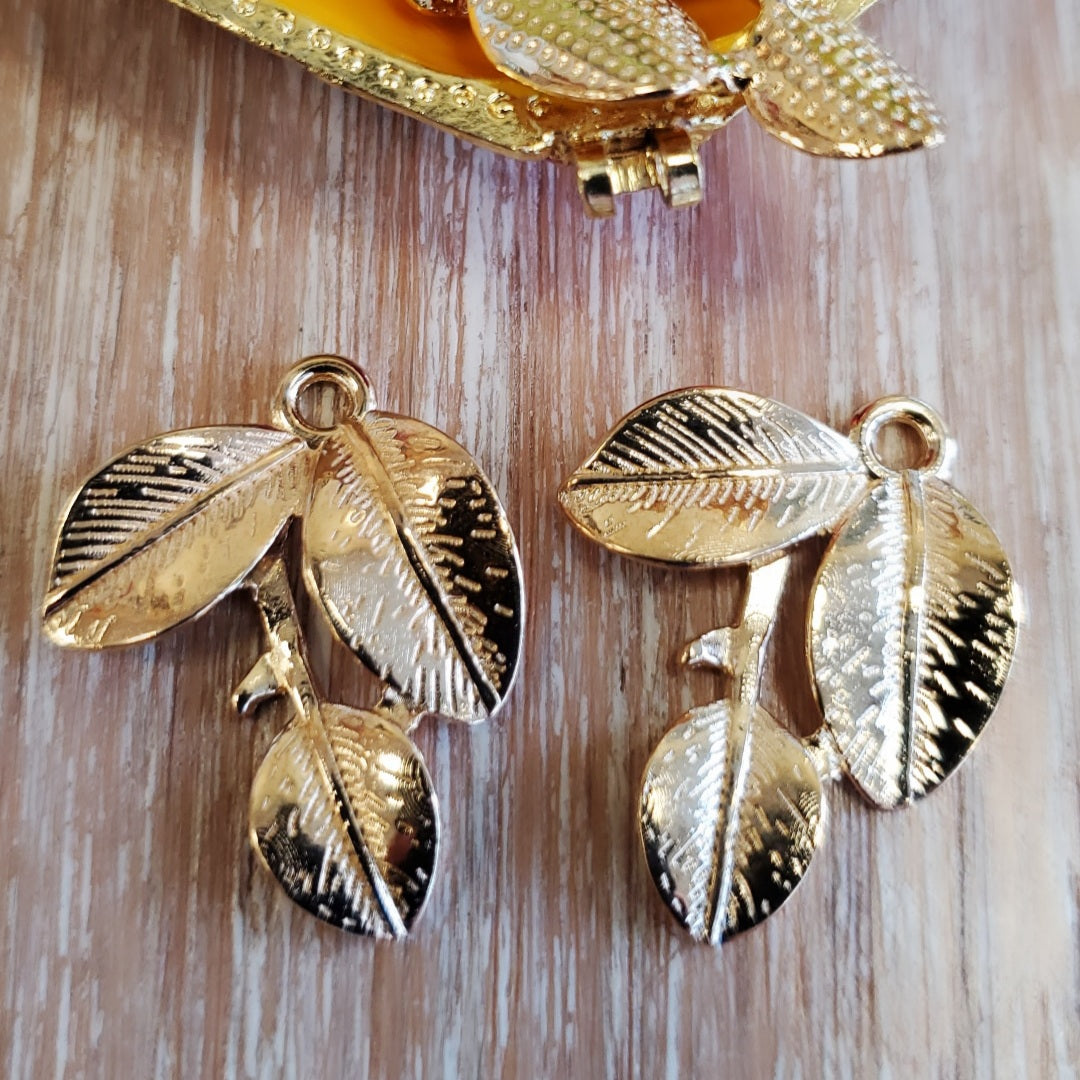 Alloy Silver Charm, 25mm Three Leaf Charm | Bellaire Wholesale
