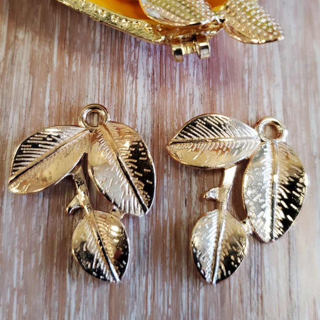 Alloy Silver Charm, 25mm Three Leaf Charm | Bellaire Wholesale