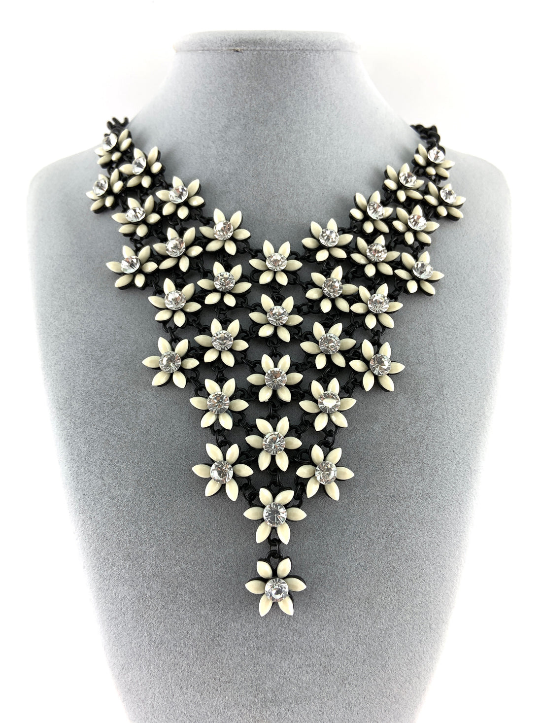 Flower Shape Necklace, Ivory | Bellaire Wholesale