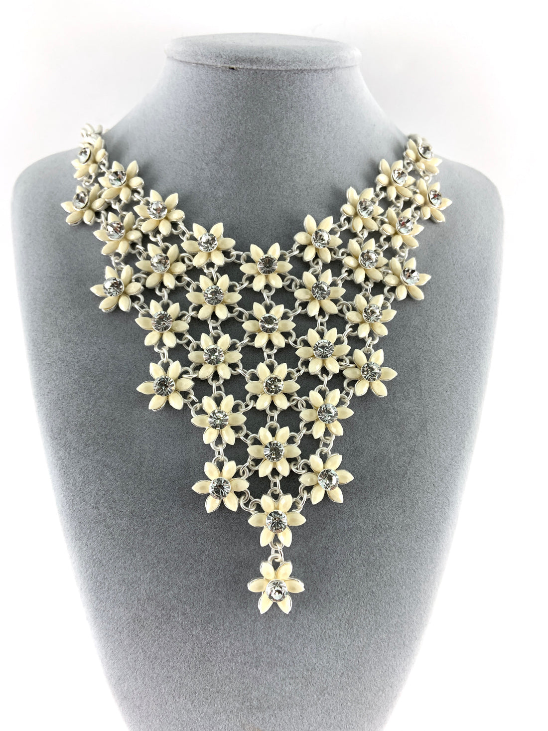 Flower Shape Necklace, Silver with Ivory | Bellaire Wholesale
