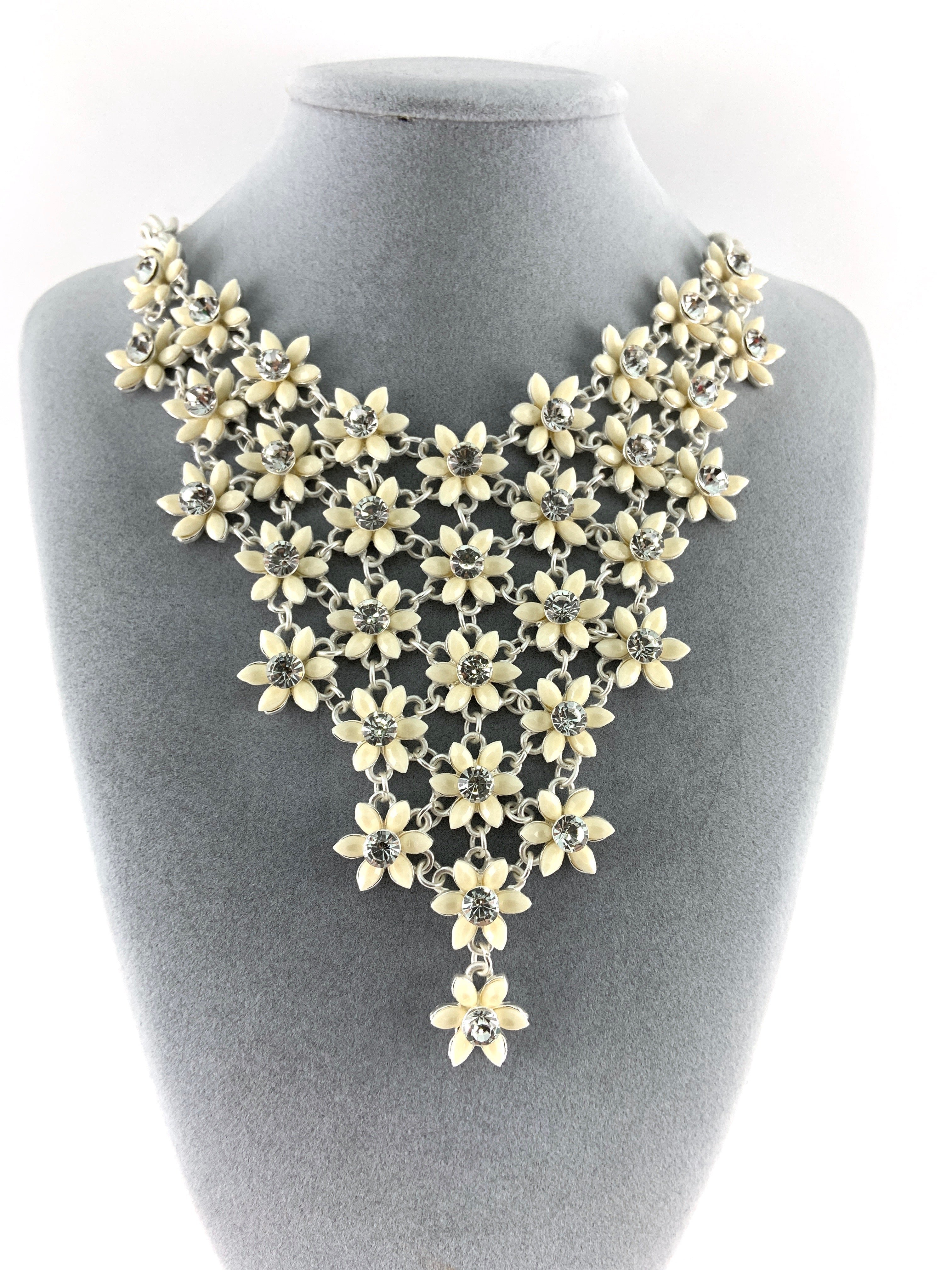 Flower Shape Necklace, Silver with Ivory | Bellaire Wholesale