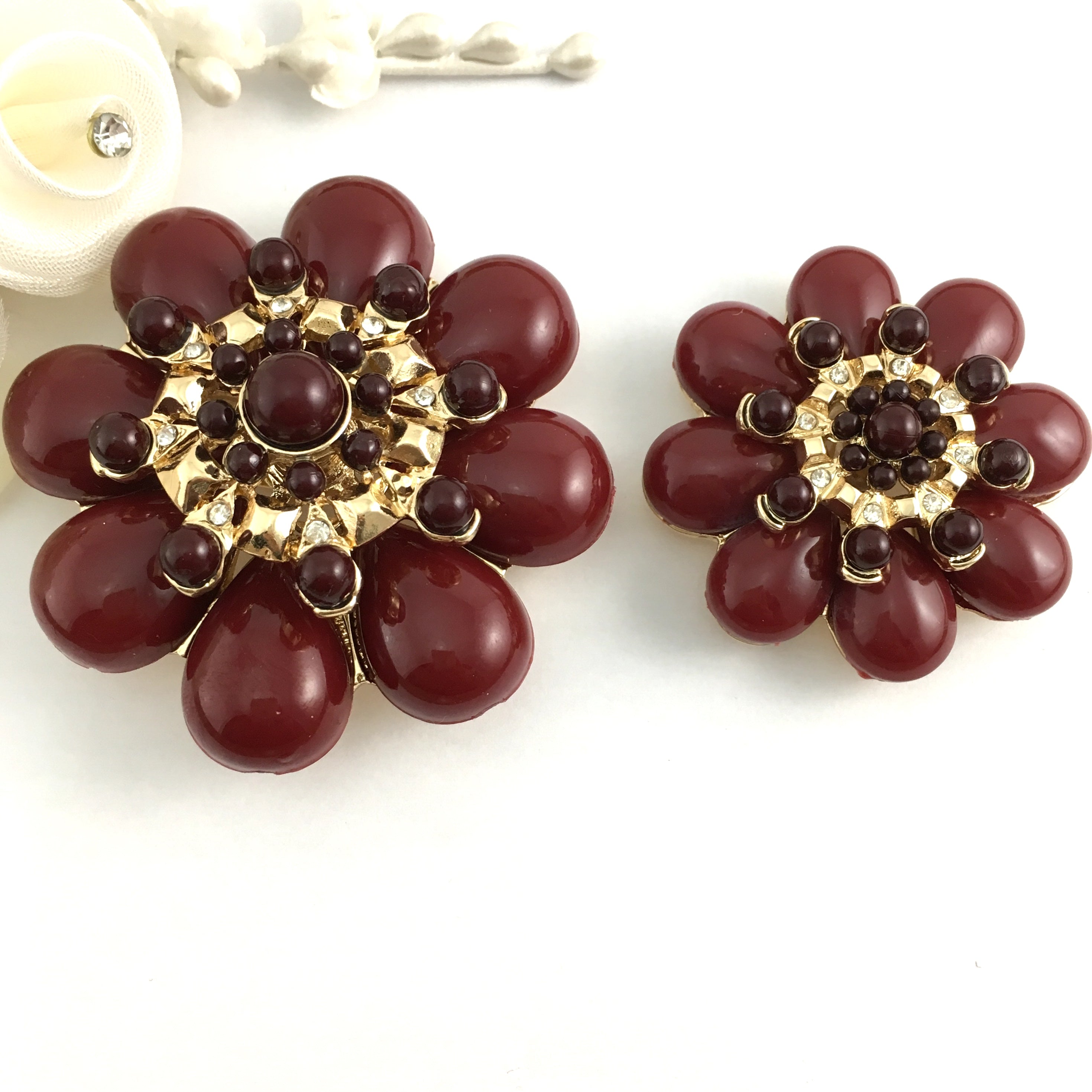 Flower Shape Burgundy Brooch Pin | Bellaire Wholesale