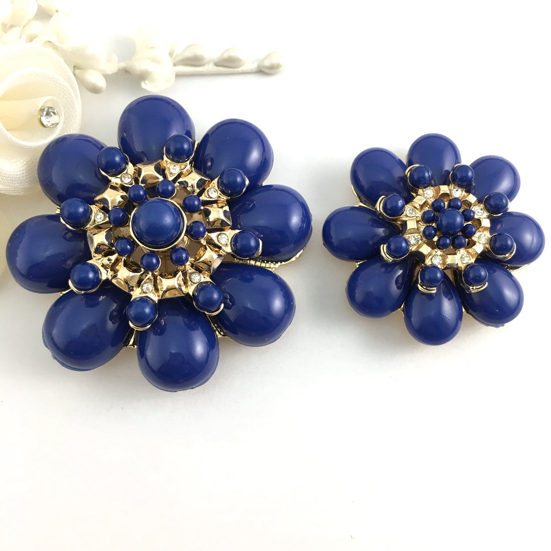 Flower Shape Blue Brooch Pin | Bellaire Wholesale