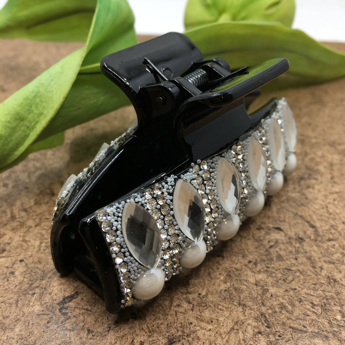 Hair Buckle with Clear Stones & Pearls | Bellaire Wholesale