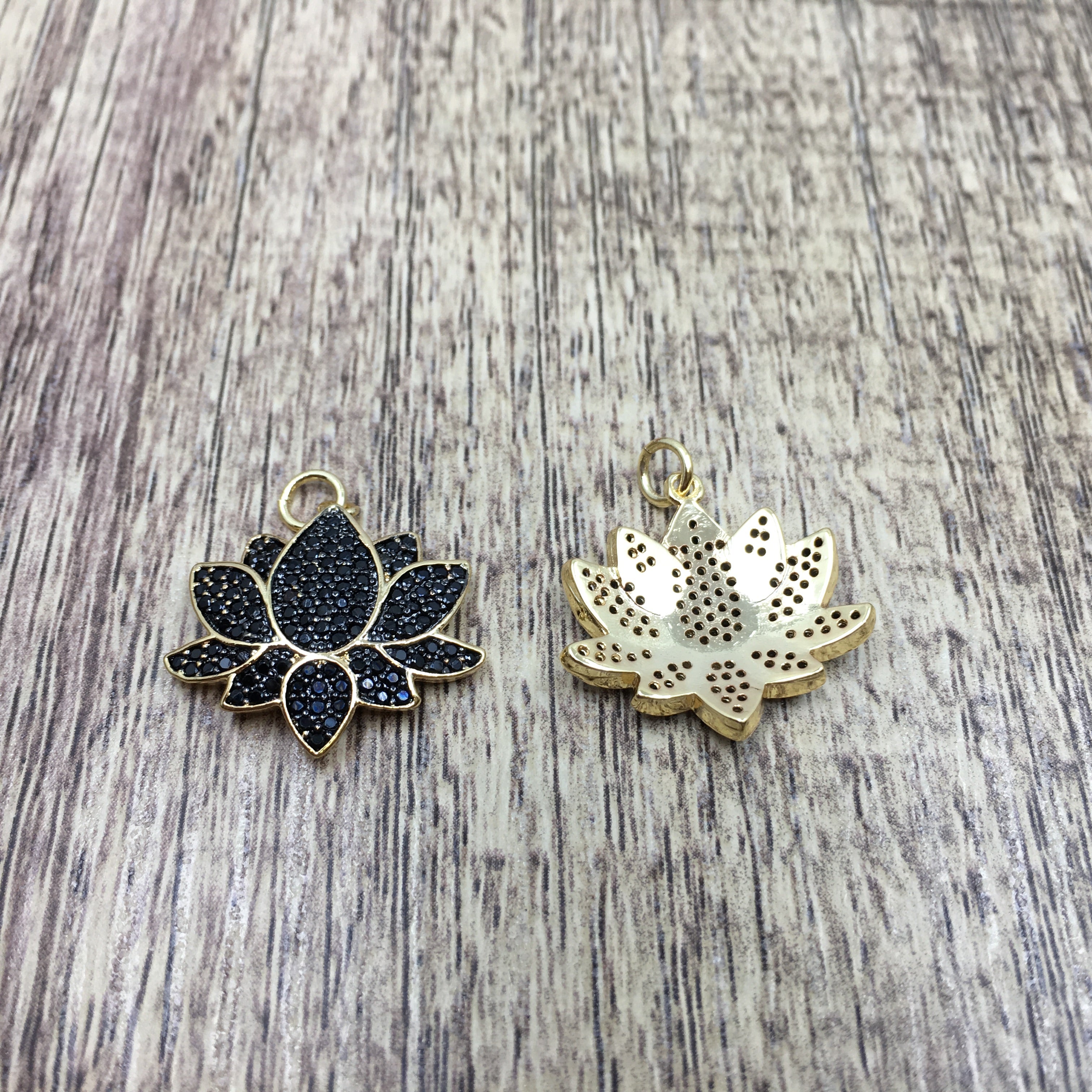 Black and Gold Lotus charm | Bellaire Wholesale
