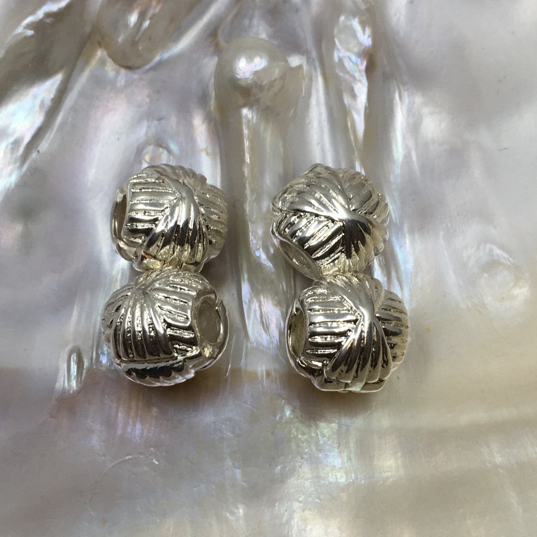 Round Stopper Charm 4Pc