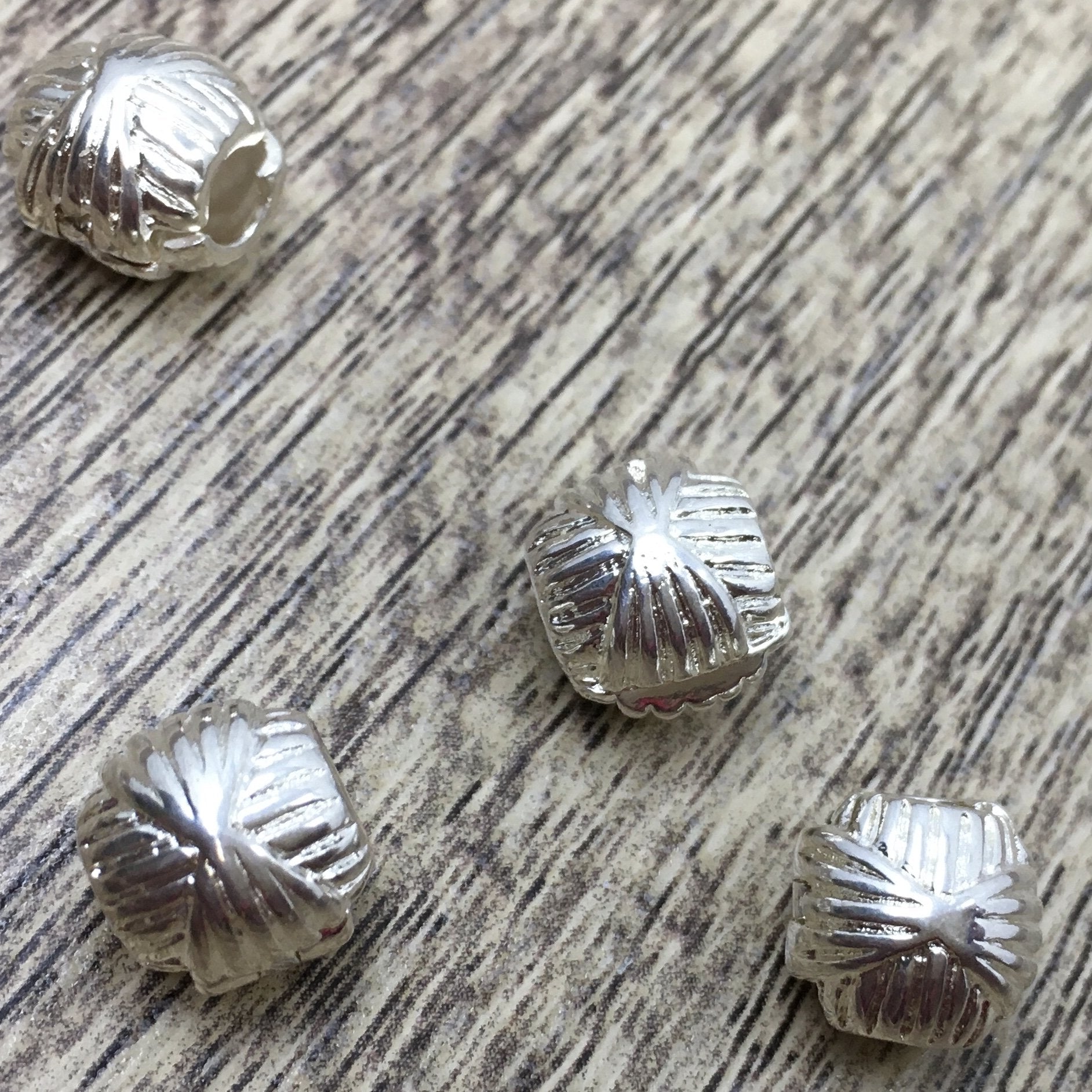Round Stopper Charm 4Pc