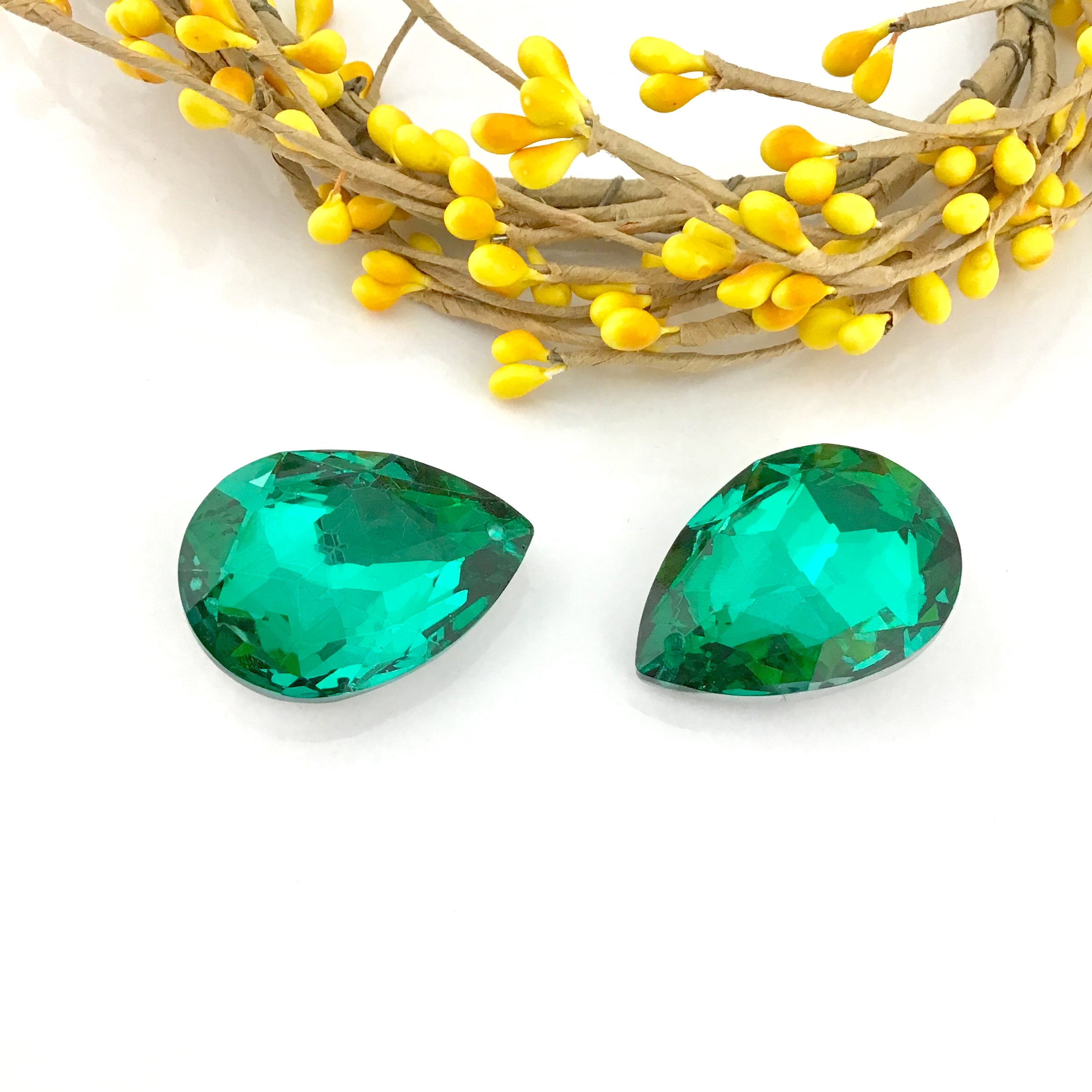 Glass Teardrop Pendant, Emerald Green | Bellaire Wholesale