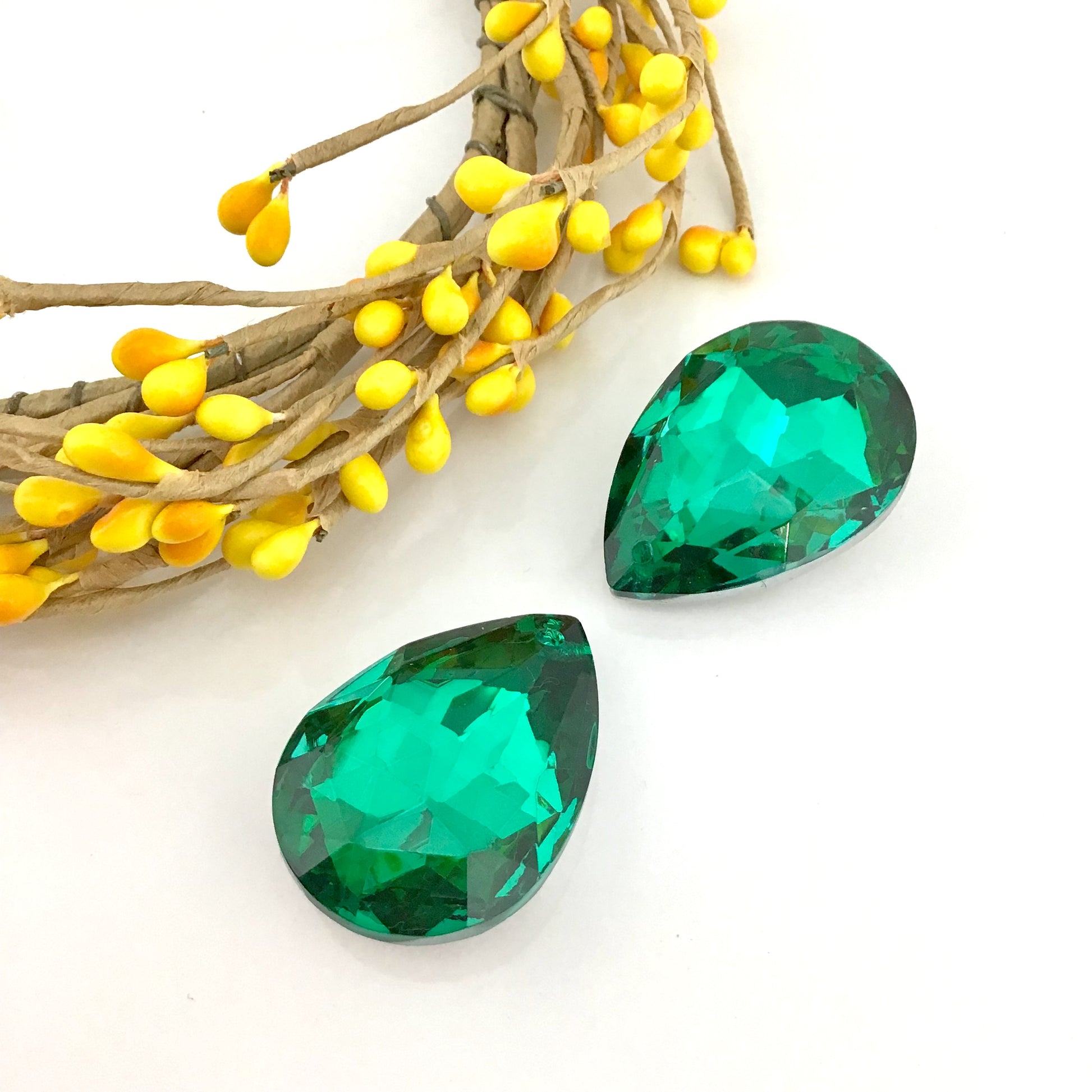 Glass Teardrop Pendant, Emerald Green | Bellaire Wholesale
