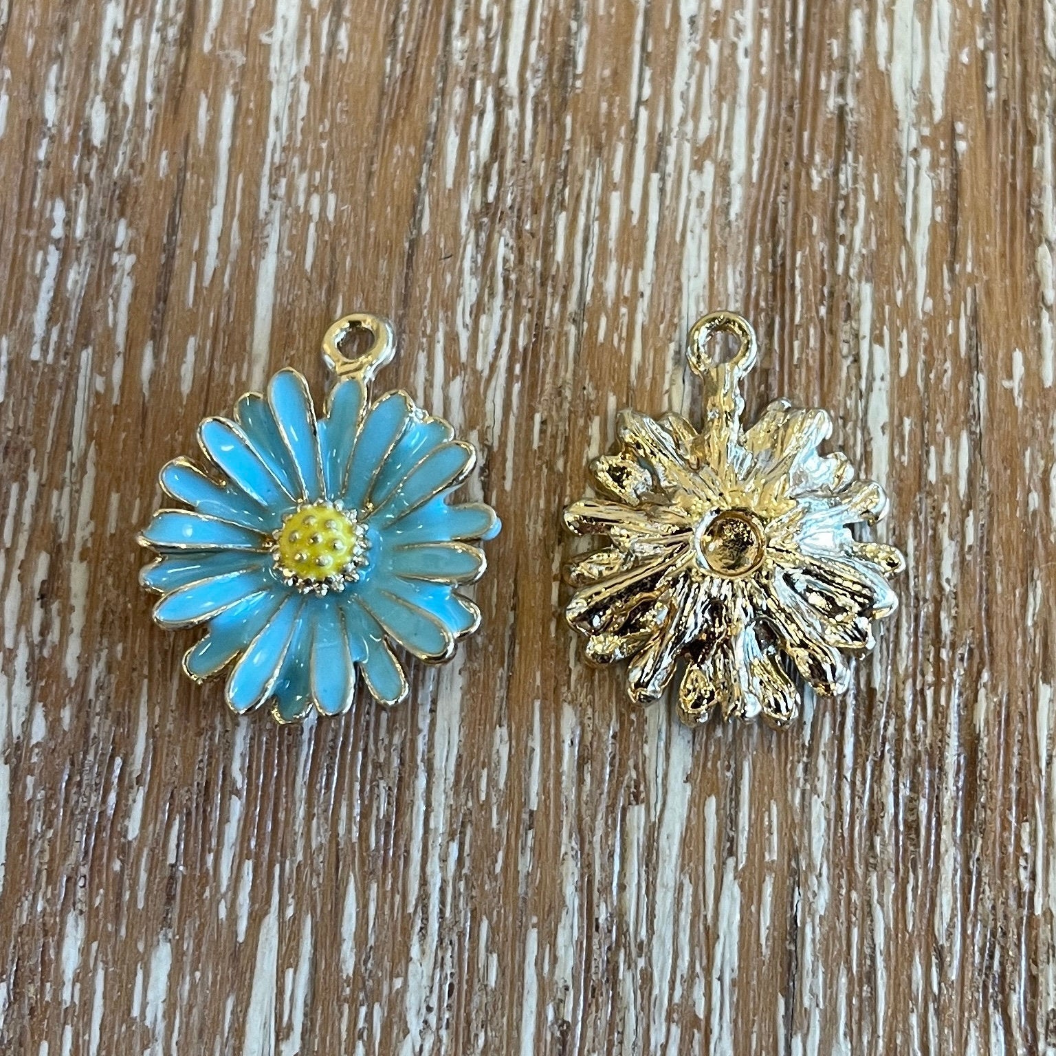 Alloy Sun flower Charm, Yoga charm, Daisy Charm  | Bellaire Wholesale