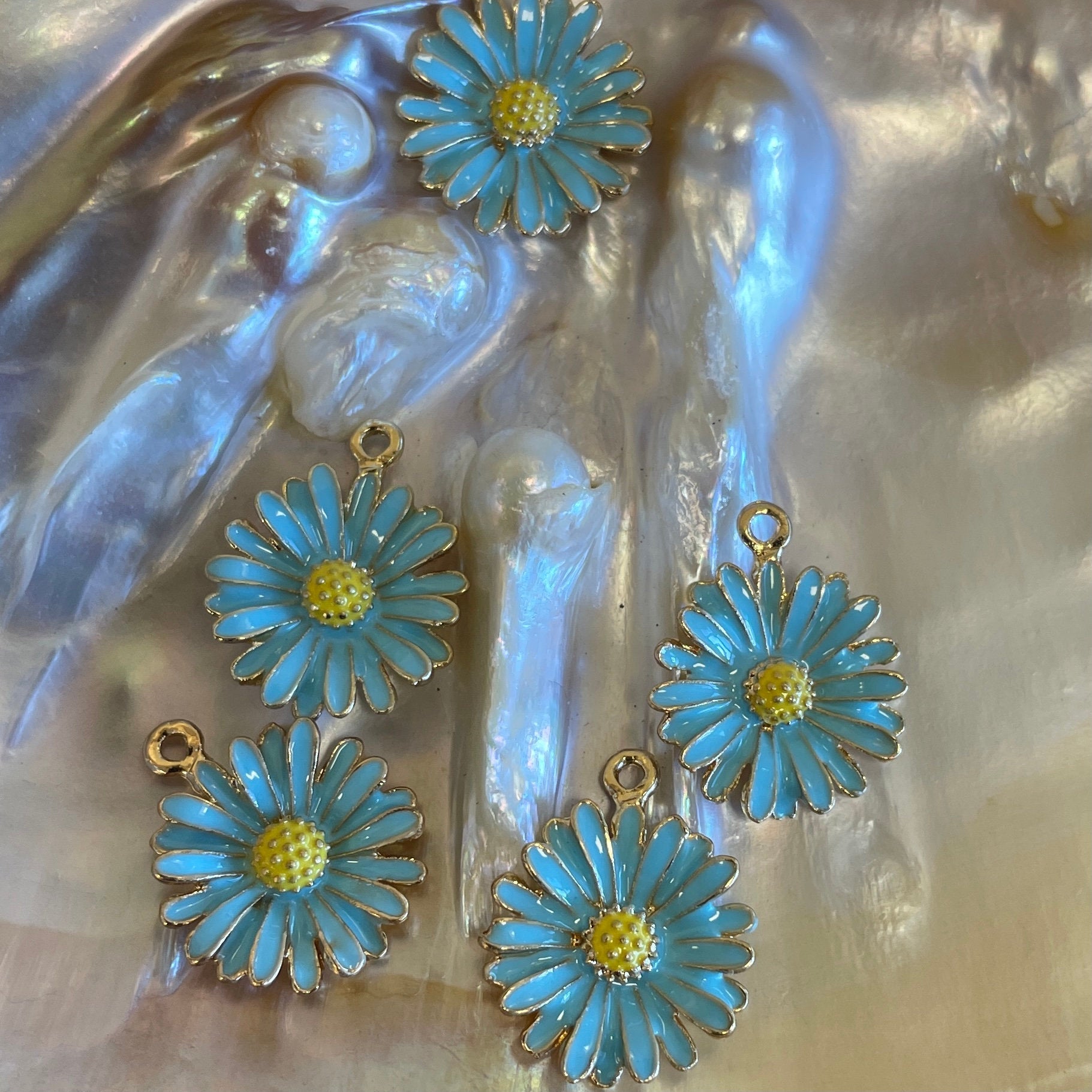 Alloy Sun flower Charm, Yoga charm, Daisy Charm  | Bellaire Wholesale