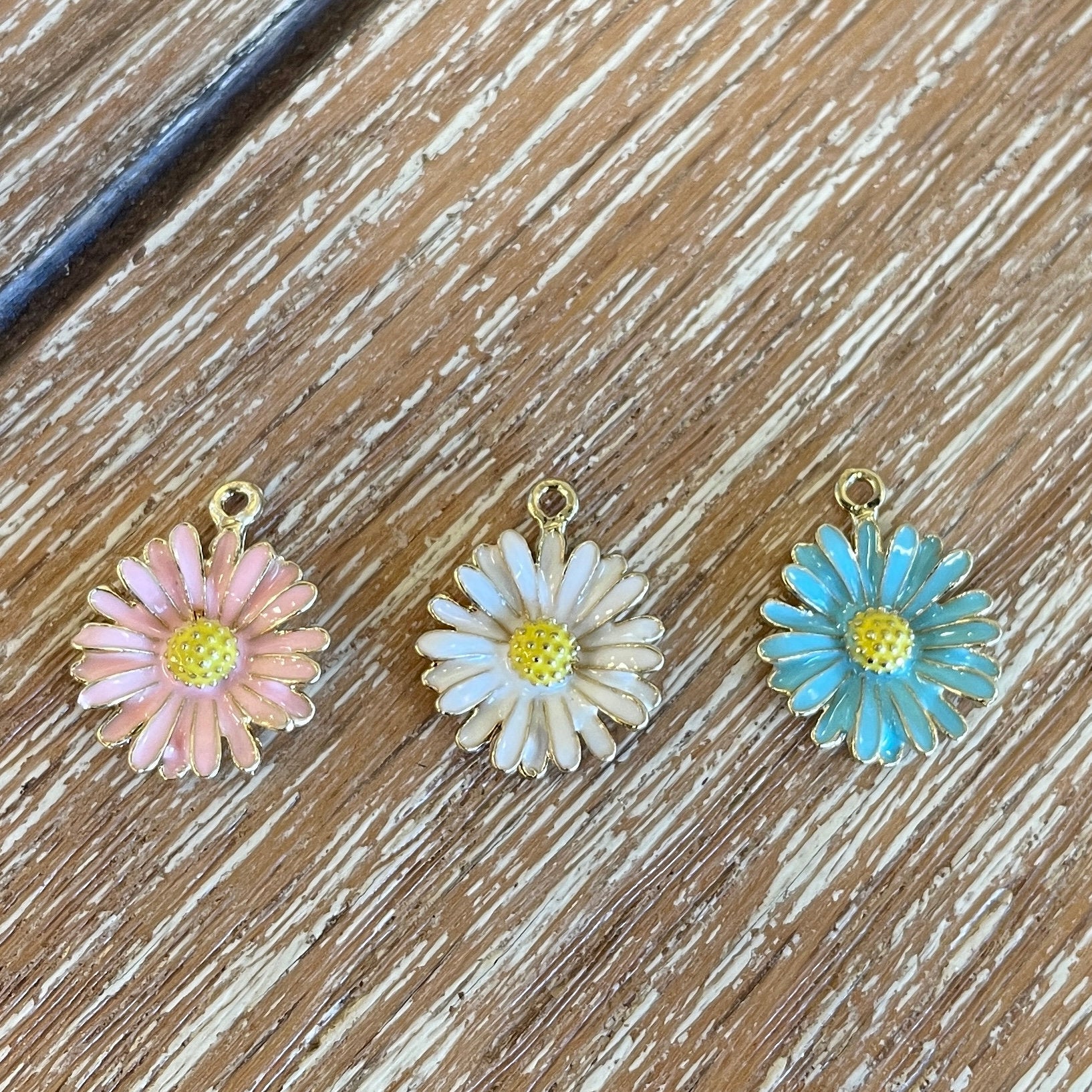 Alloy Sun flower Charm, Yoga charm, Daisy Charm  | Bellaire Wholesale