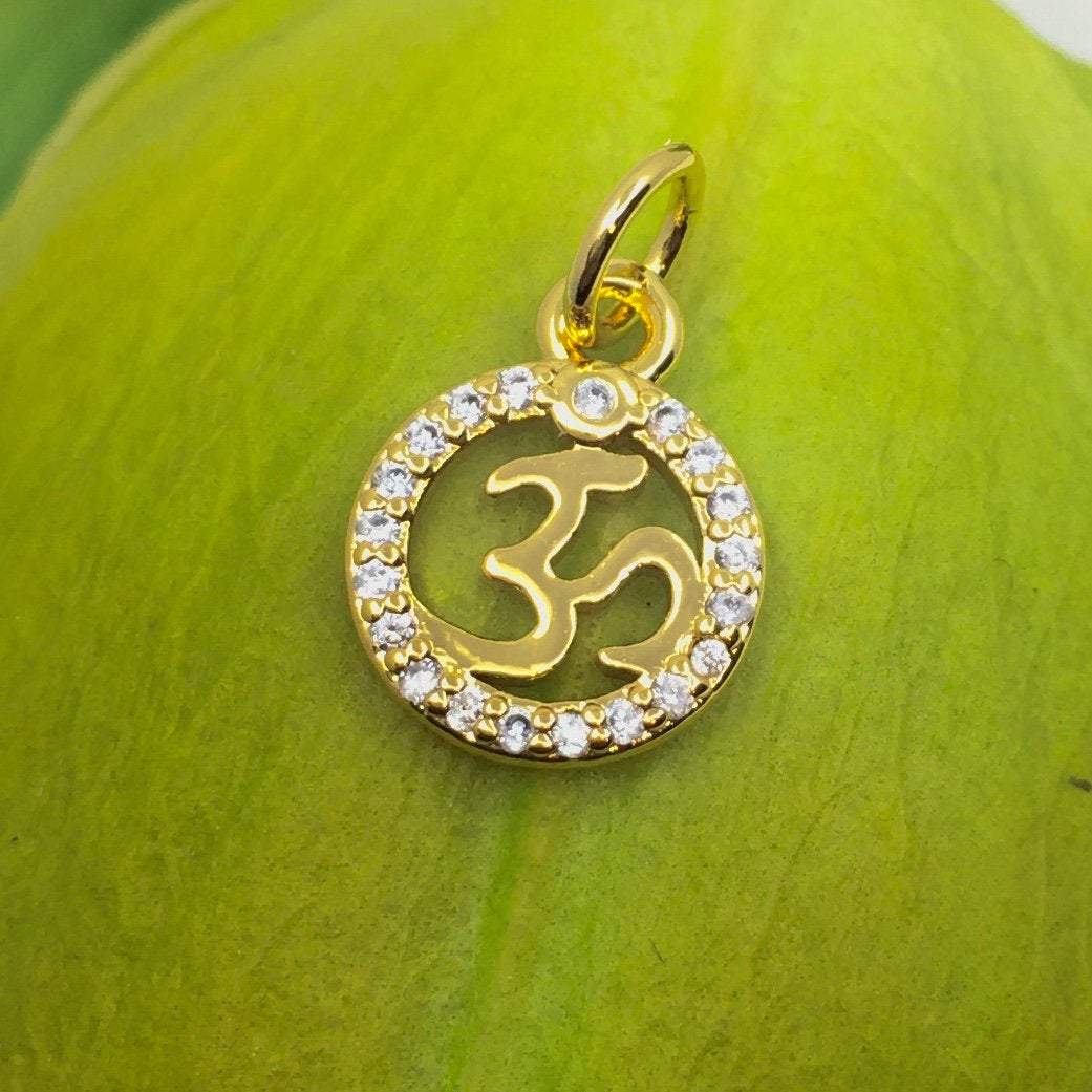 Gold OM Pendant, Om 18K Gold Round Charm | Bellaire Wholesale