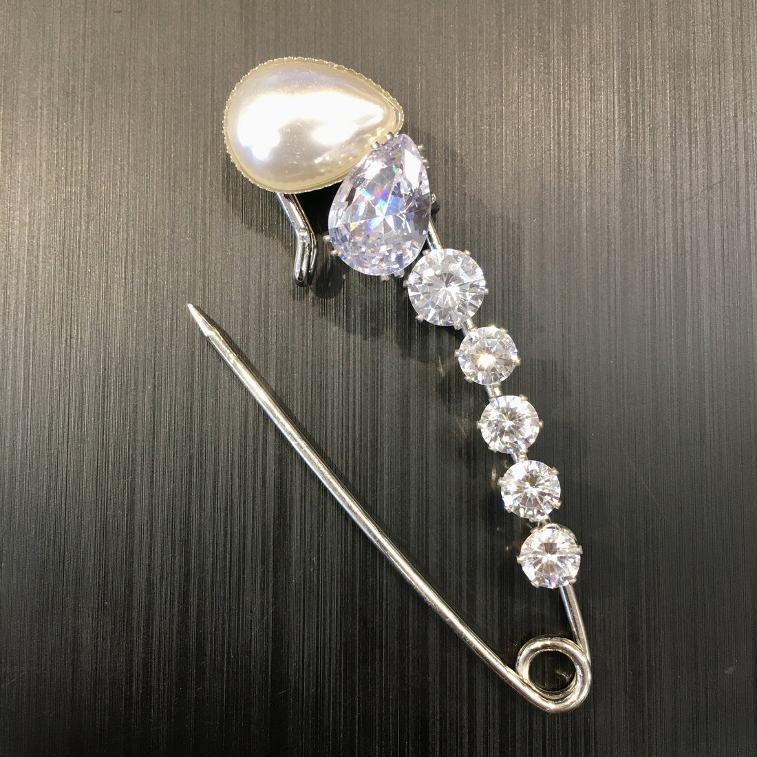 Silver Plated Brooch with tear drop pearl | Bellaire Wholesale