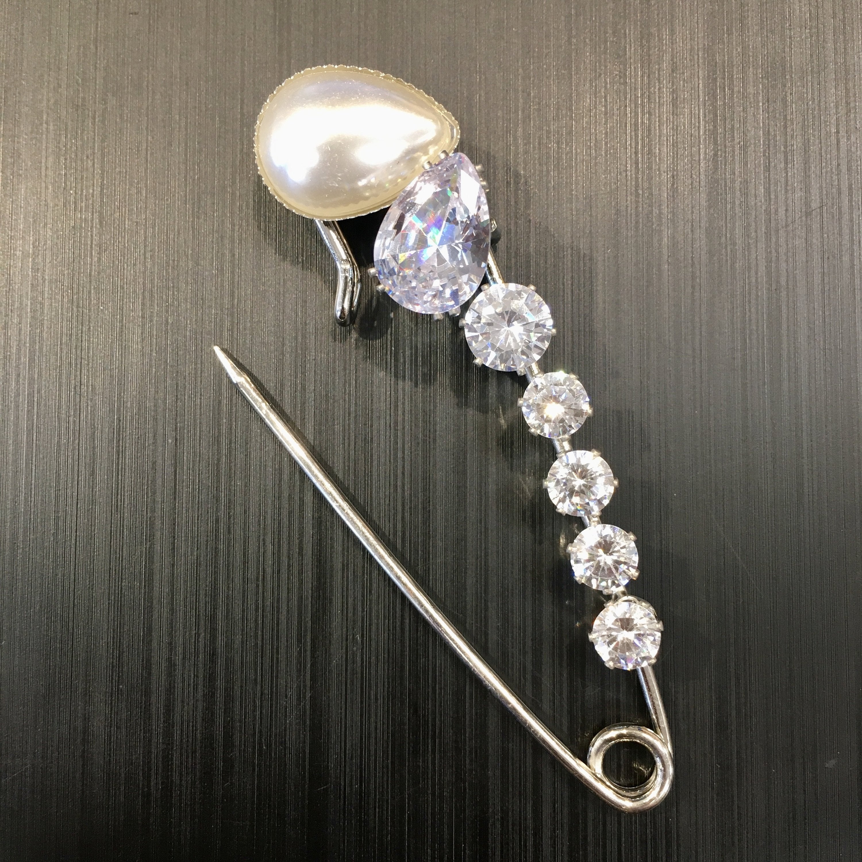 Silver Plated Brooch with tear drop pearl | Bellaire Wholesale