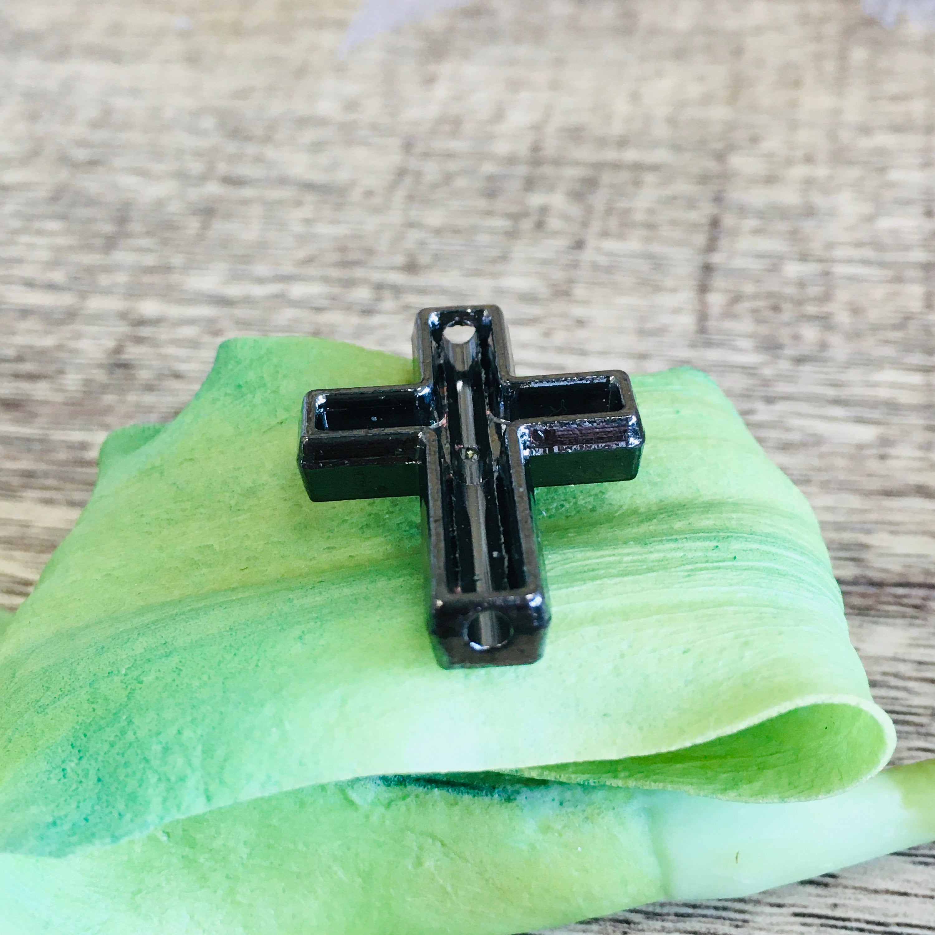 Rhodium/ Gunmetal Cross Clear rhinestones | Bellaire Wholesale