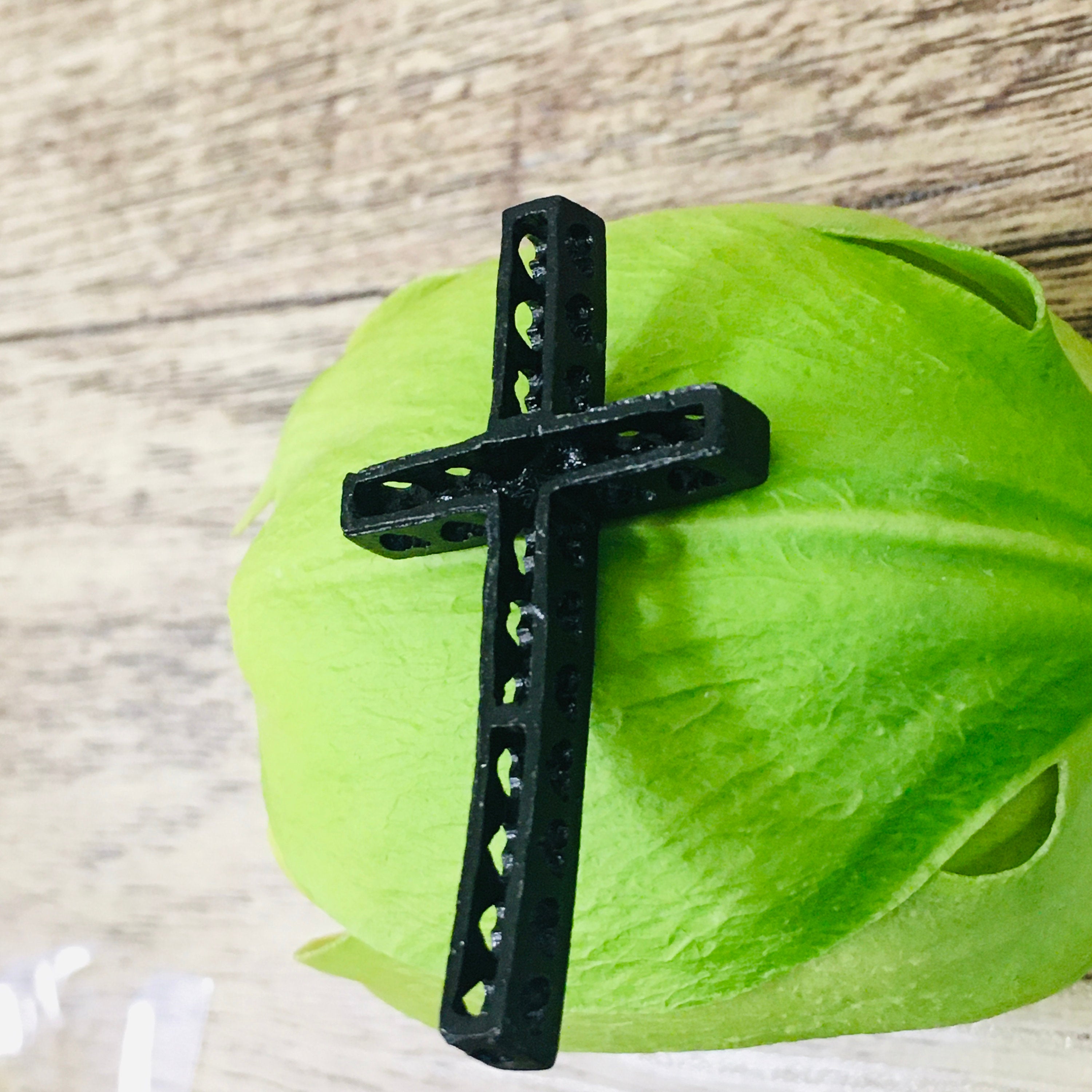 Black Cross Alloy Connectors | Bellaire Wholesale