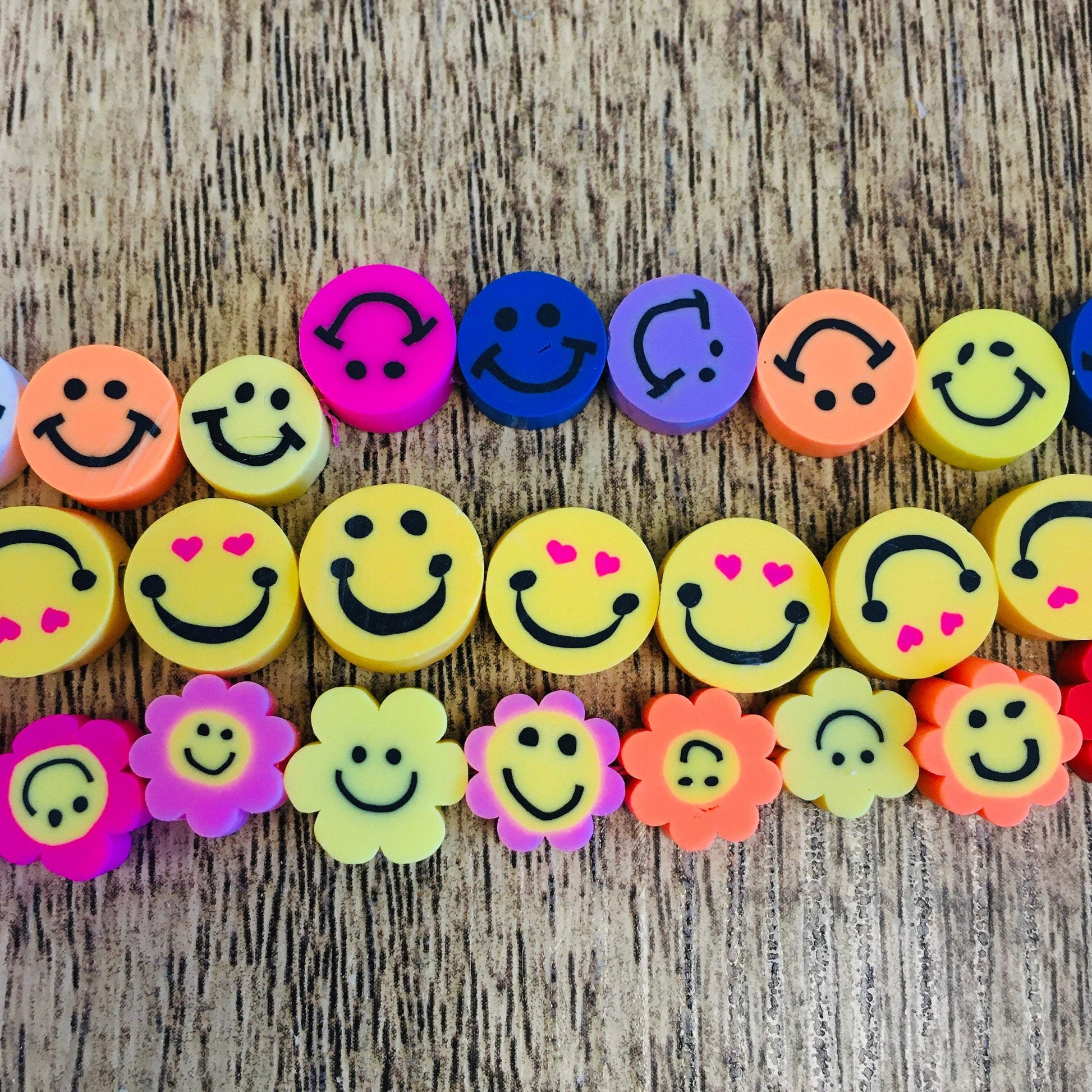 10mm Daisy, Smiley Clay Beads | Bellaire Wholesale