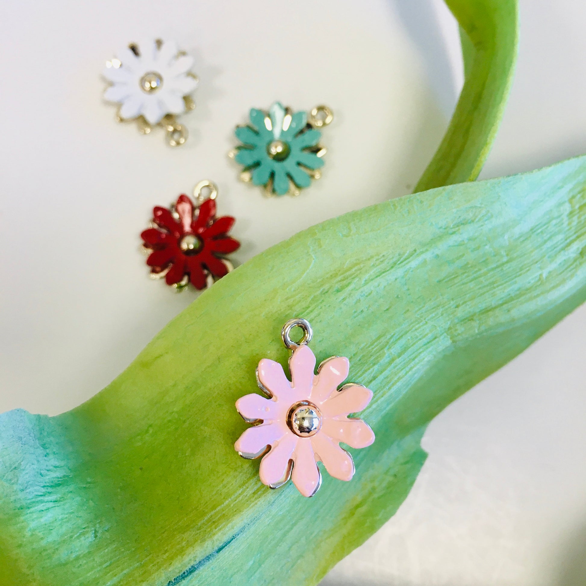 Double Layer Daisy Charms | Bellaire Wholesale