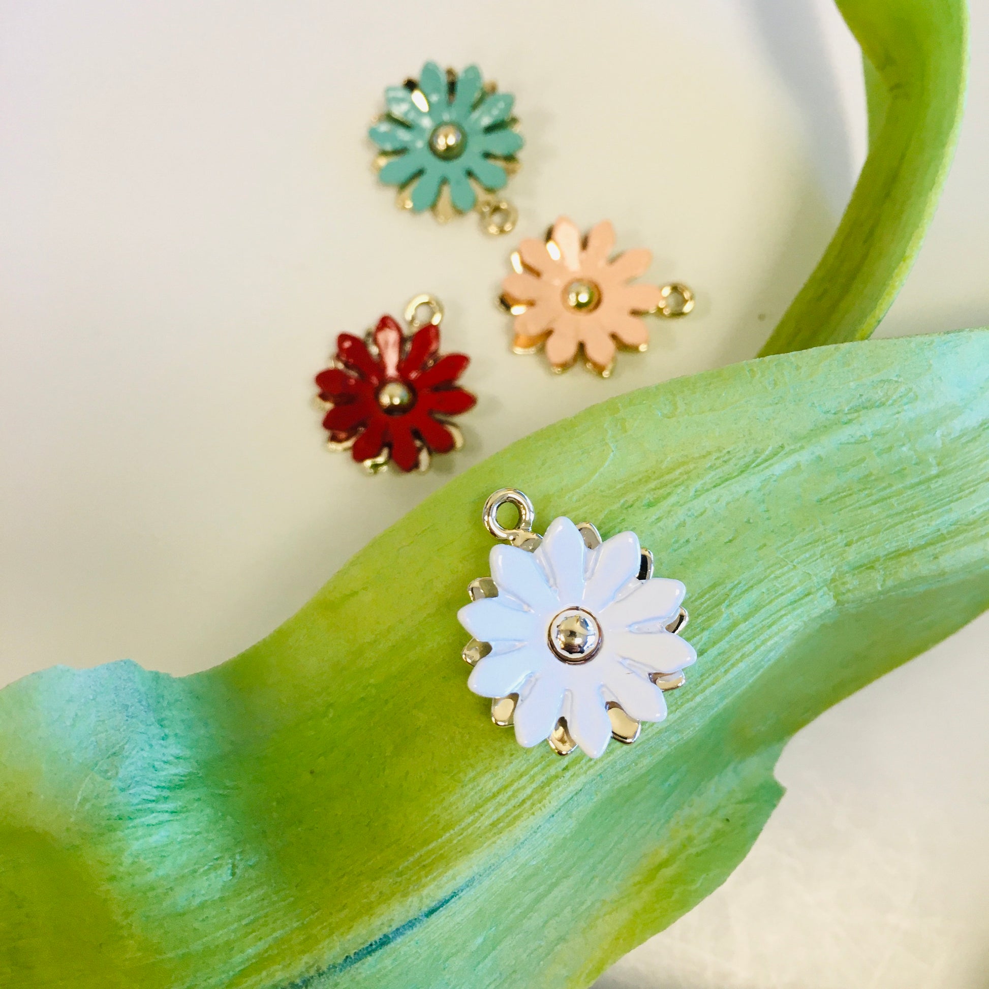 Double Layer Daisy Charms | Bellaire Wholesale