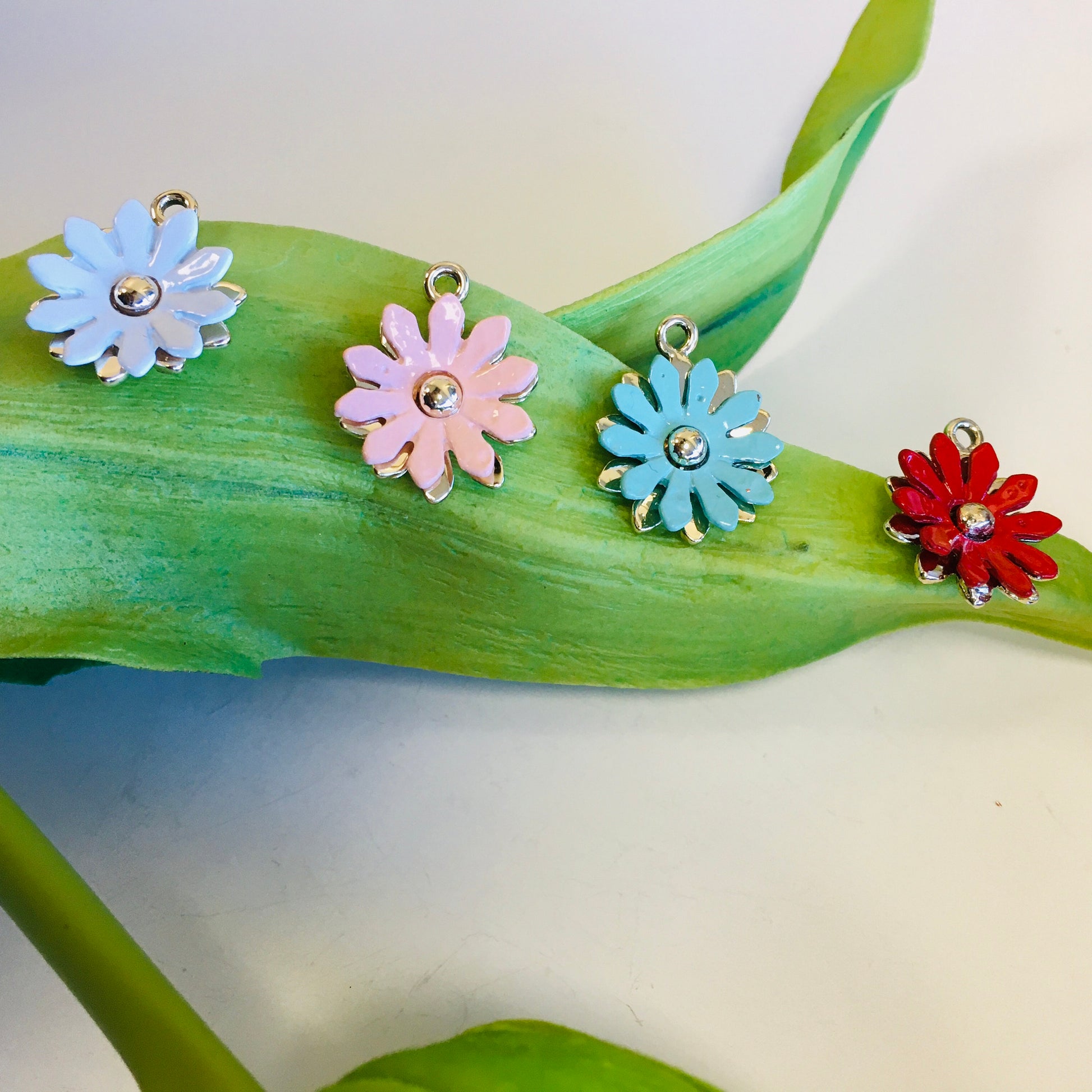 Double Layer Daisy Charms | Bellaire Wholesale