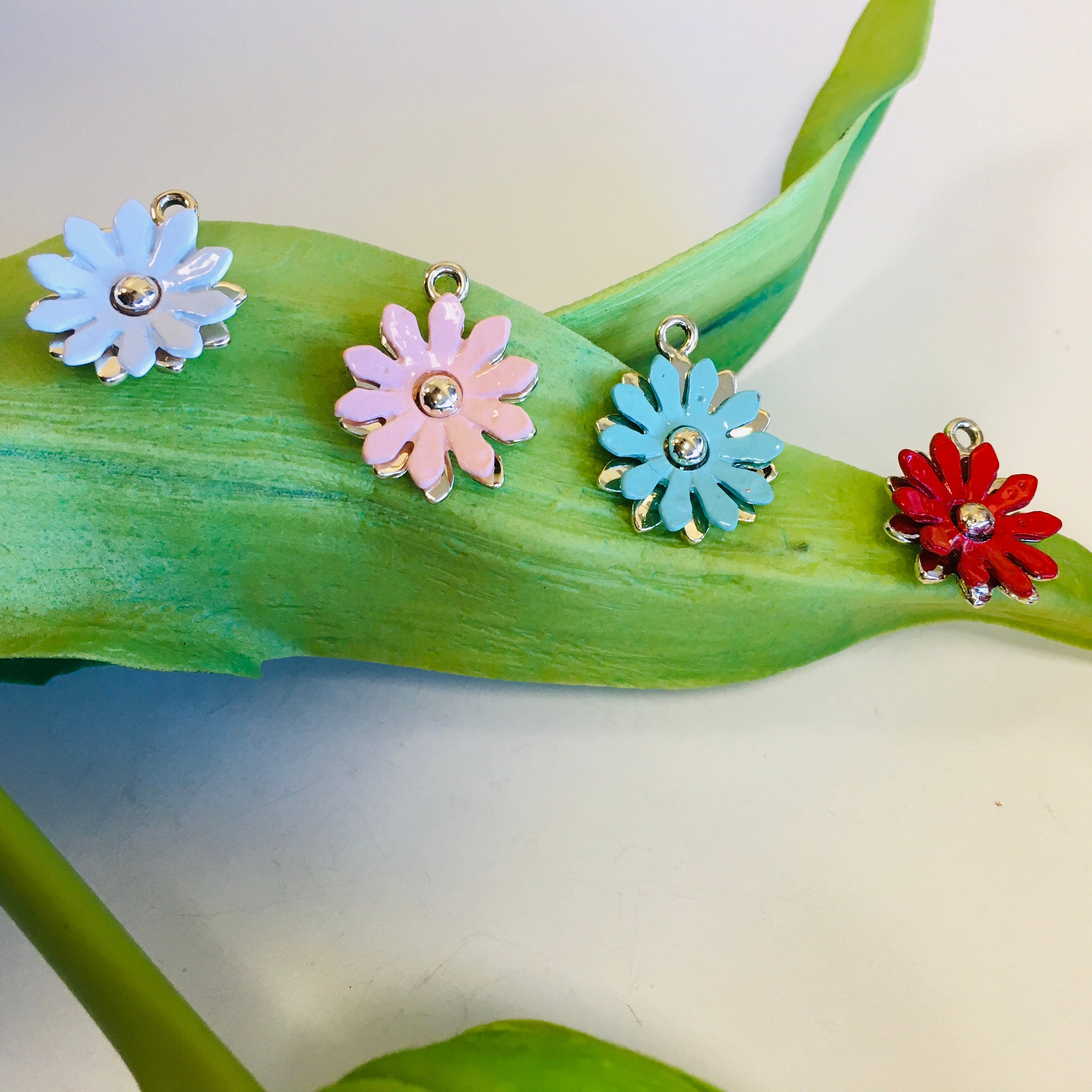 Double Layer Daisy Charms | Bellaire Wholesale