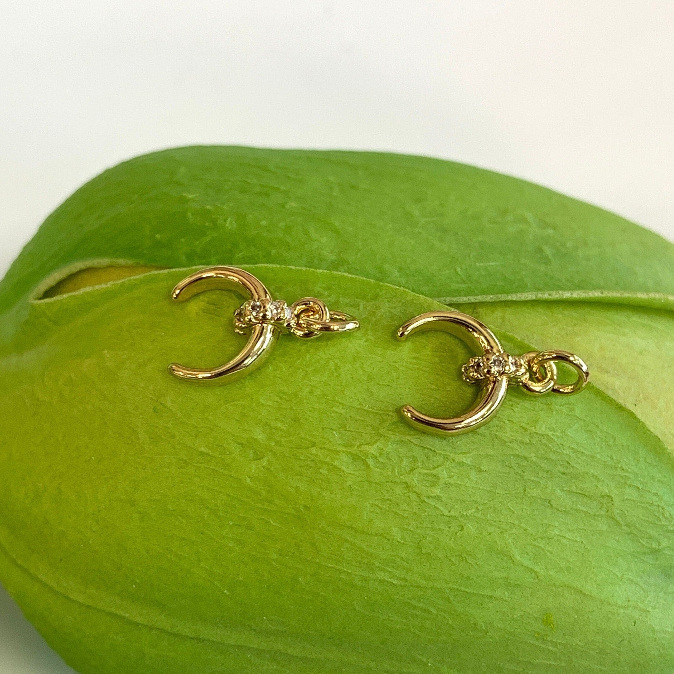 Little Gold Horn Charm | Bellaire Wholesale
