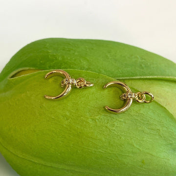Little Gold Horn Charm | Bellaire Wholesale