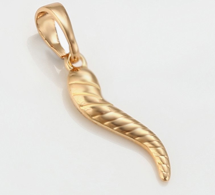 Dainty Italian Horn Pendant | Bellaire Wholesale