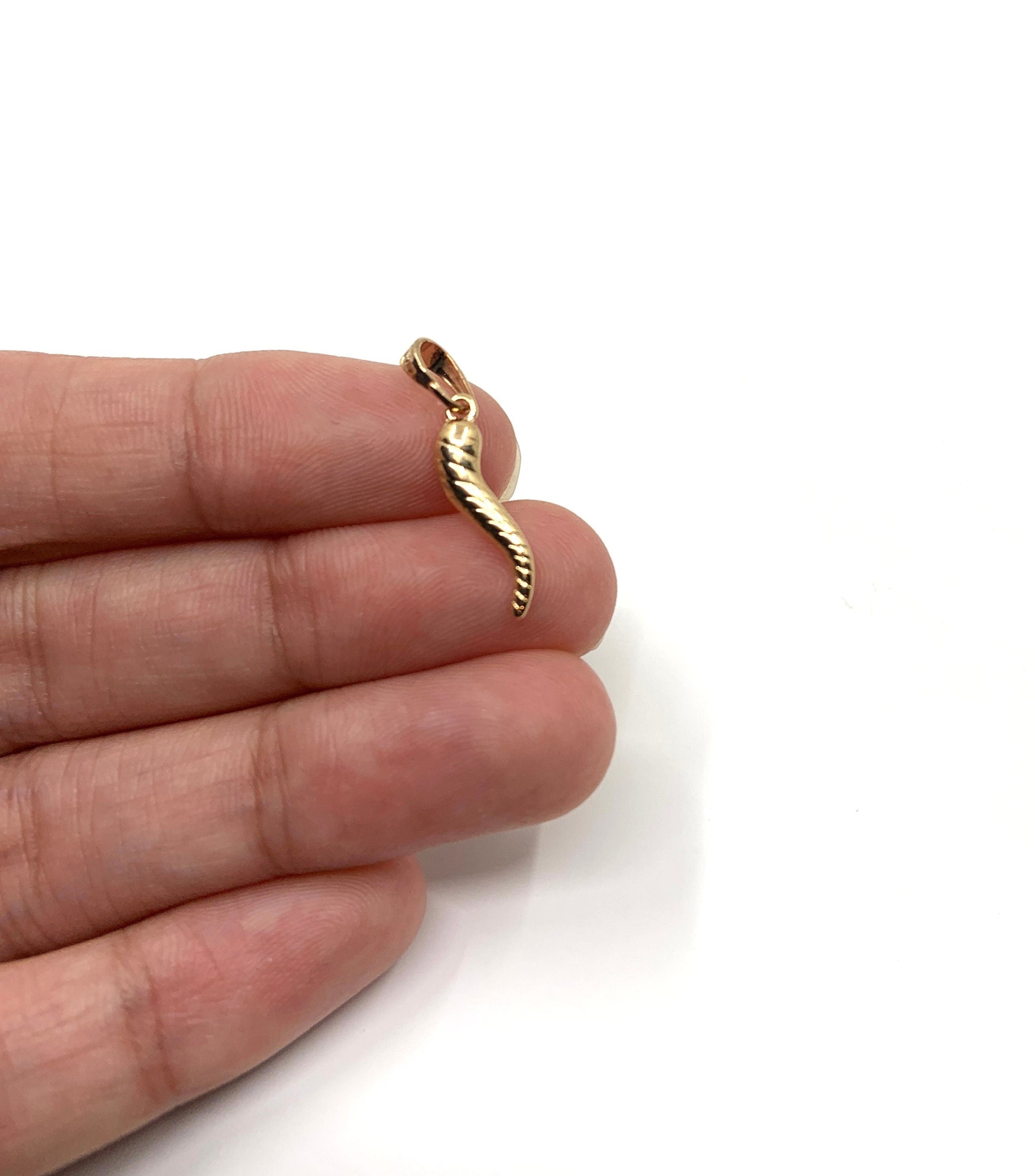 Dainty Italian Horn Pendant | Bellaire Wholesale