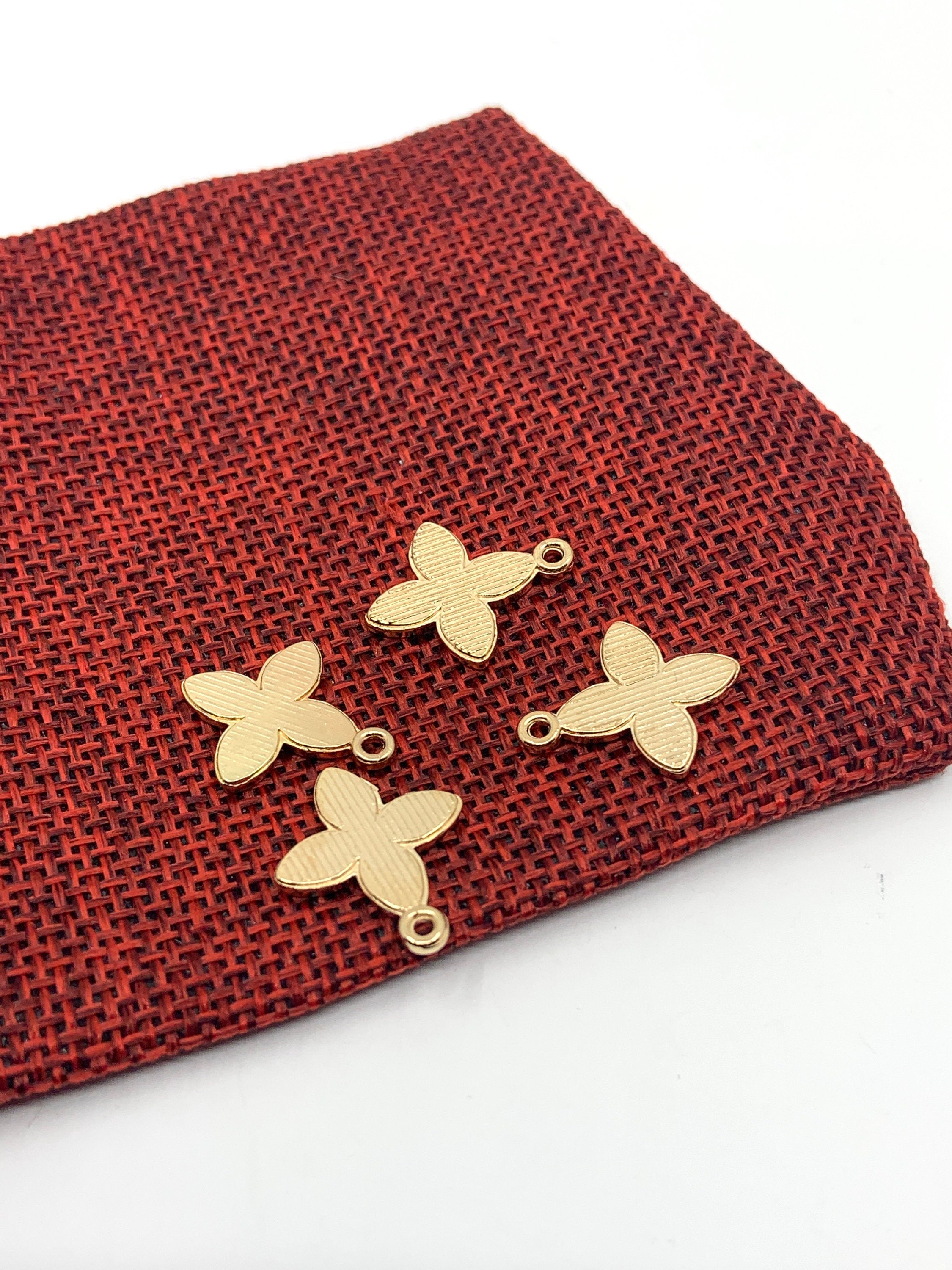 4 petal flower Charm | Bellaire Wholesale