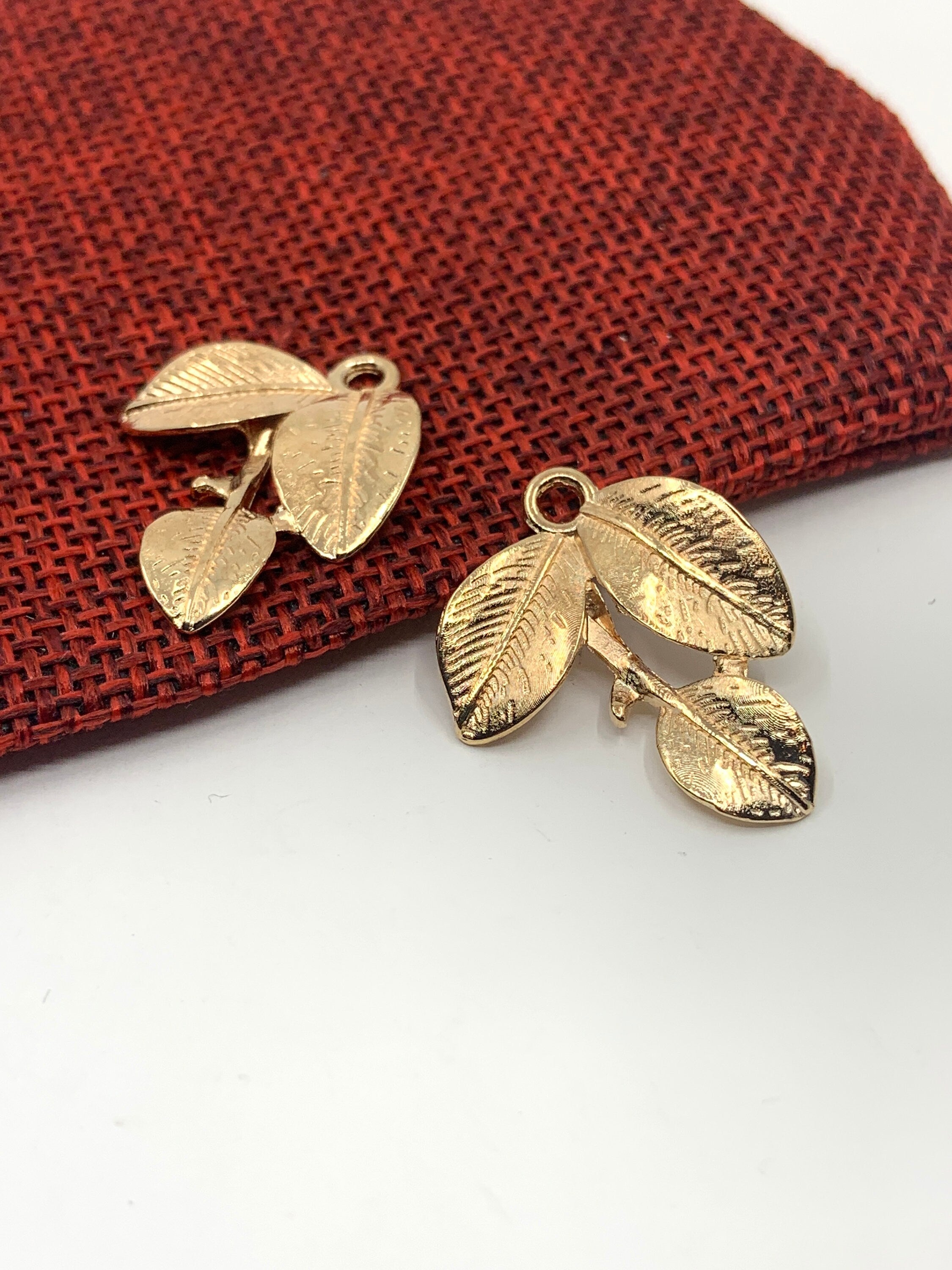 Leaf bunch charm | Bellaire Wholesale