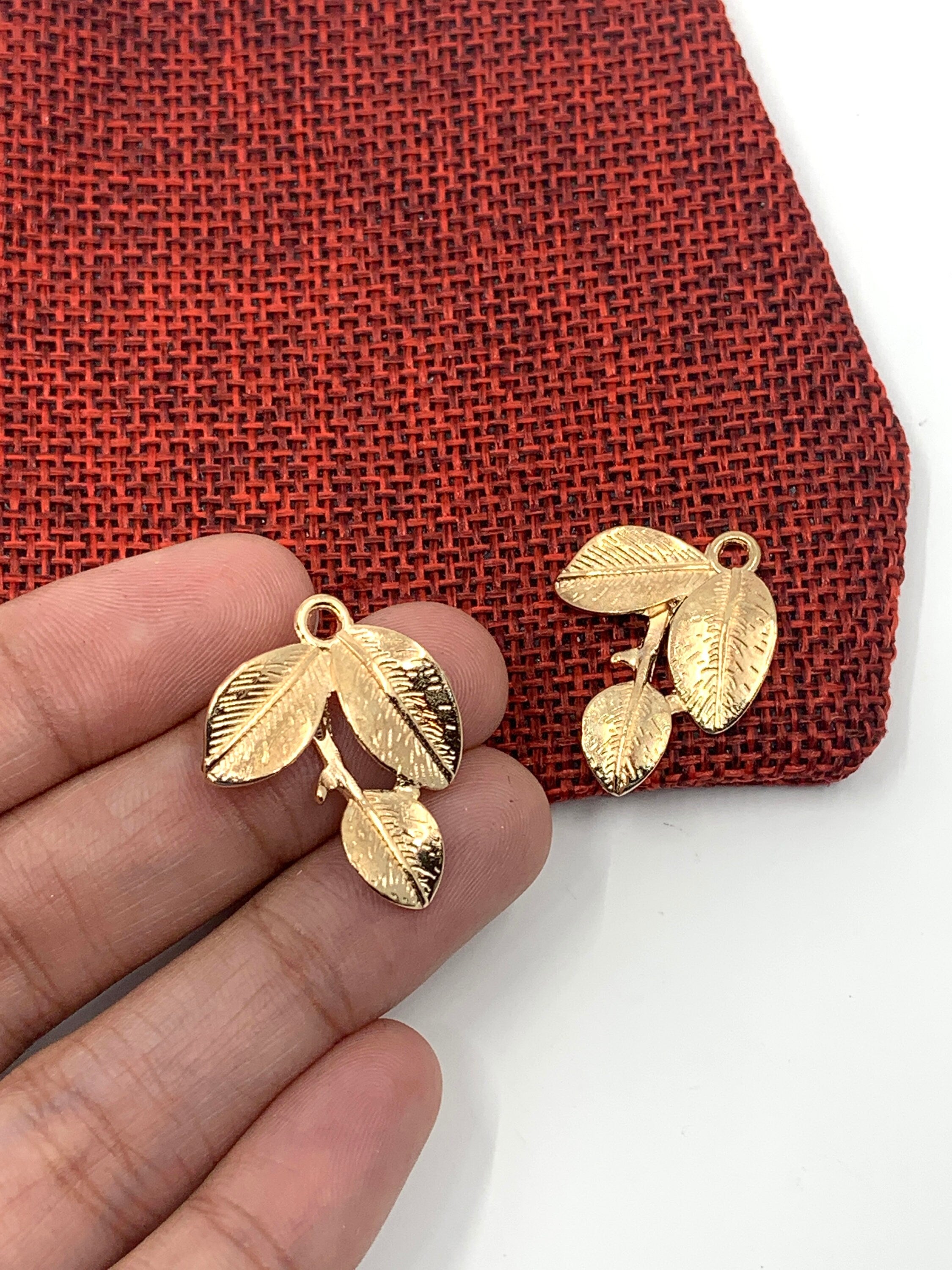 Leaf bunch charm | Bellaire Wholesale