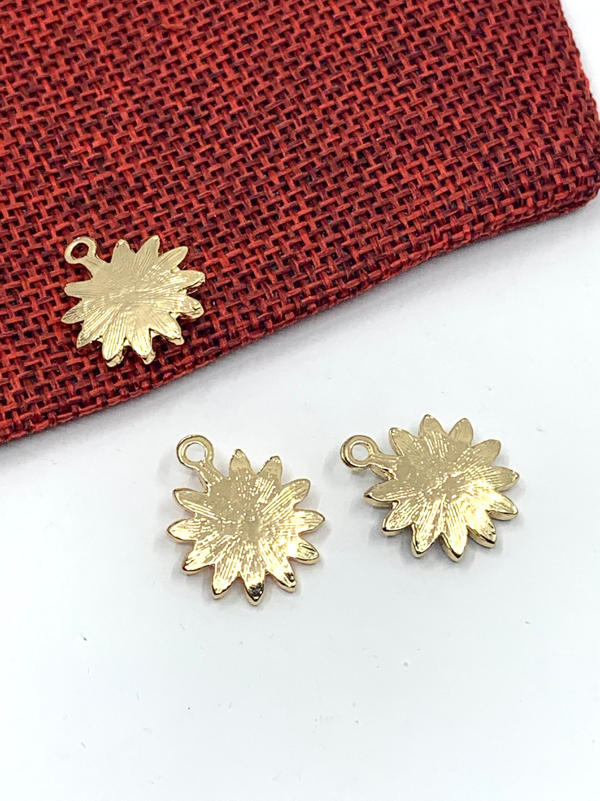 Enamel Daisy Flower Charm | Bellaire Wholesale
