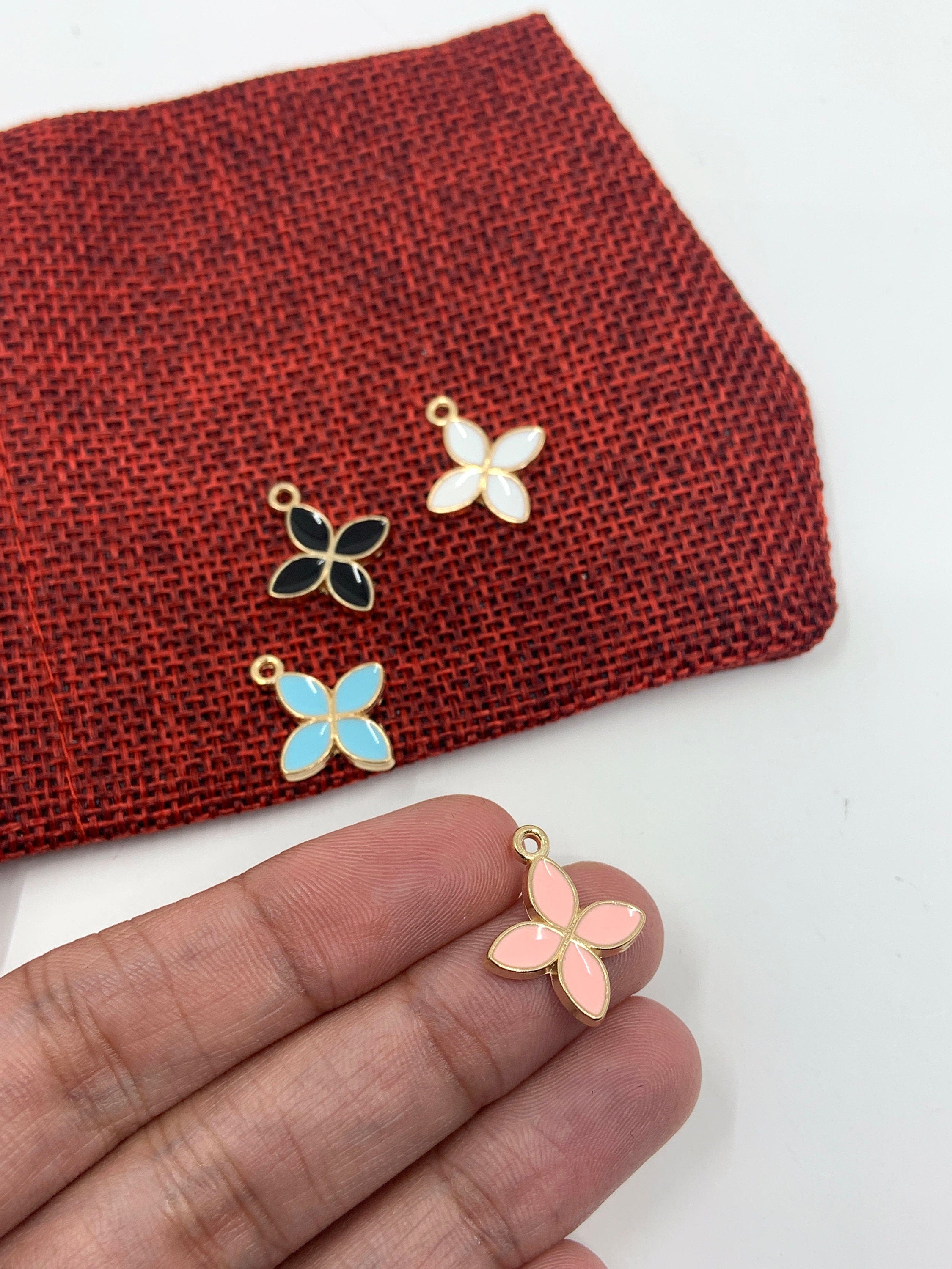 4 petal flower Charm | Bellaire Wholesale