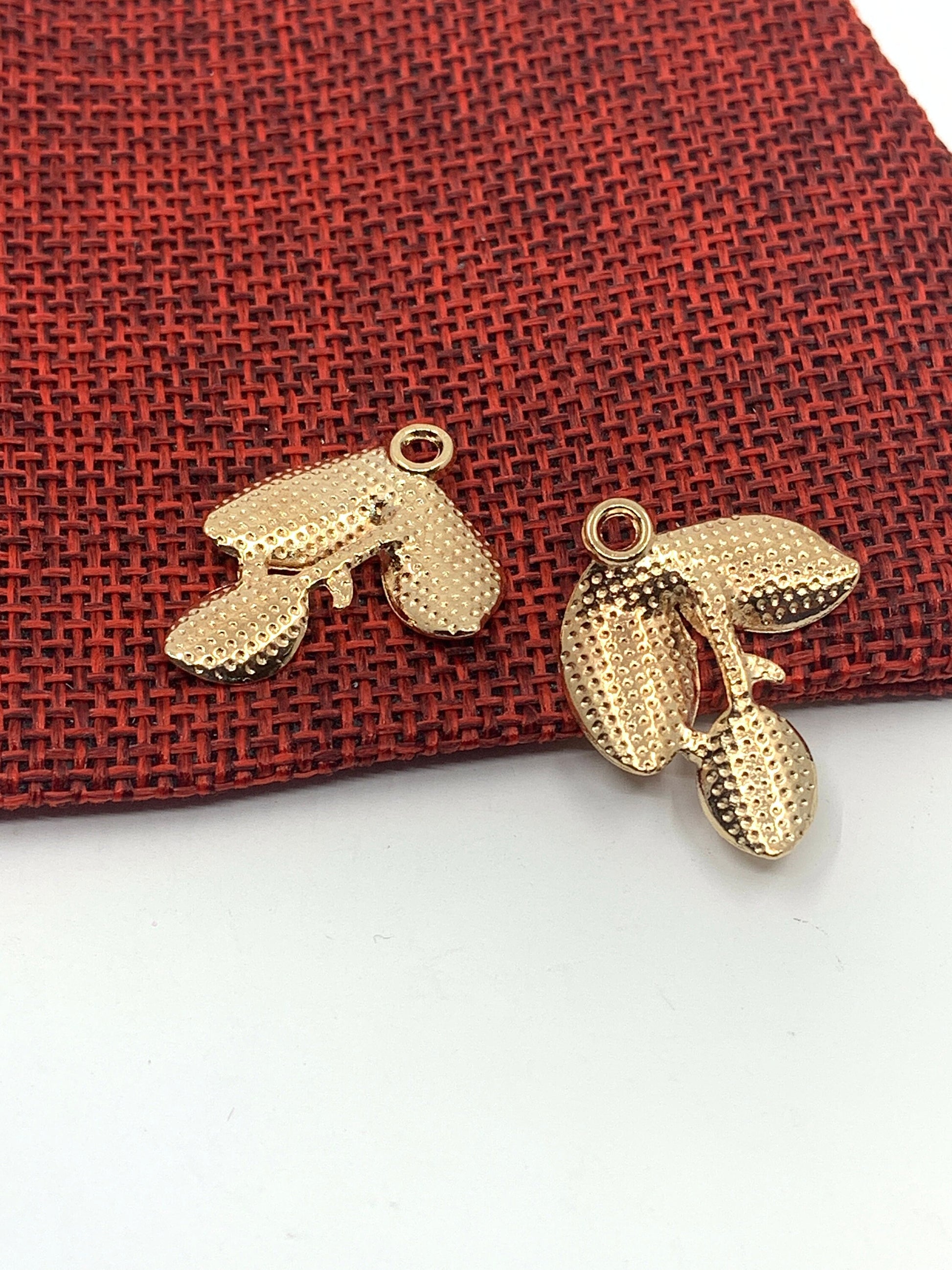 Leaf bunch charm | Bellaire Wholesale